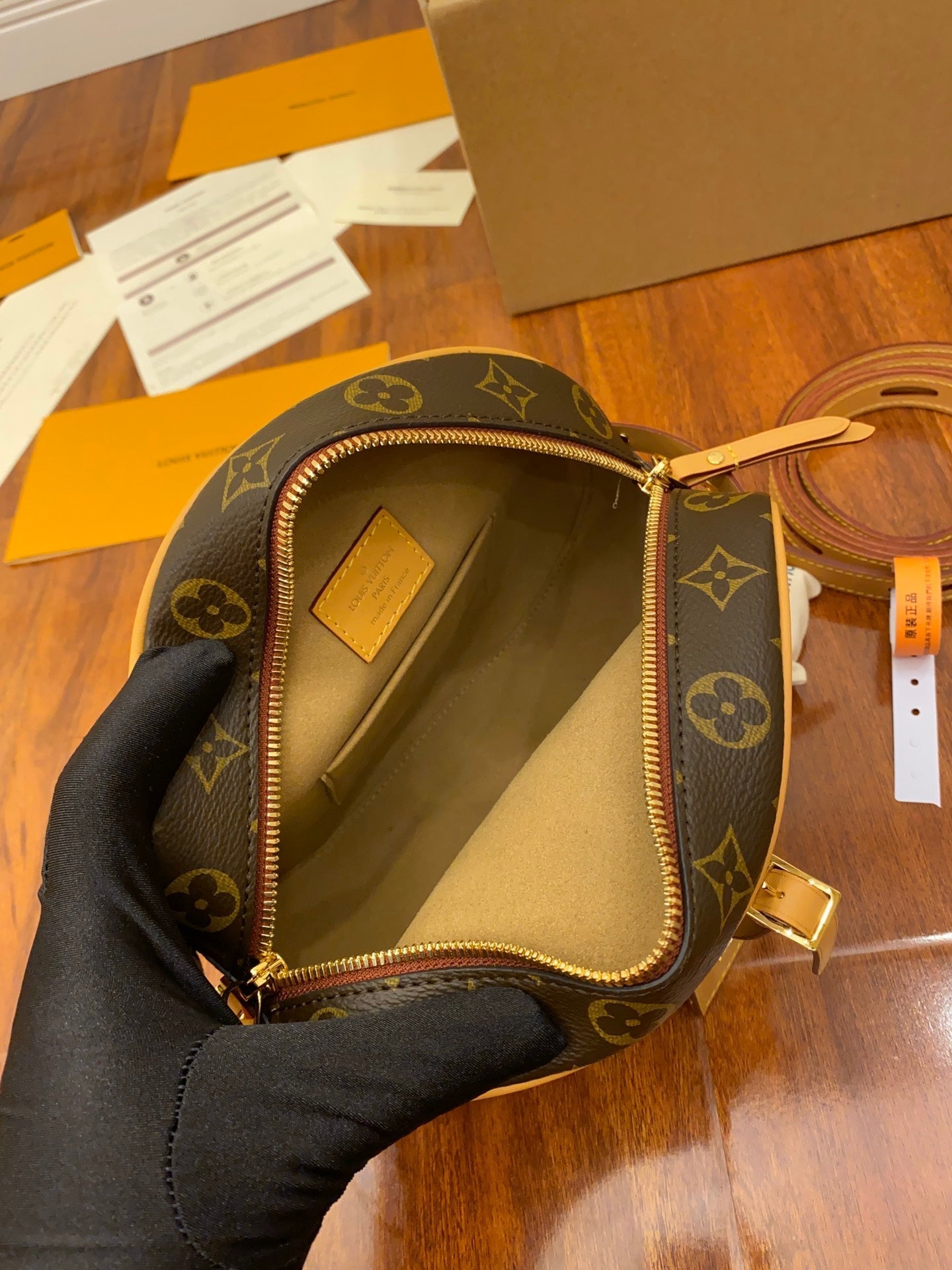 M52294 Boite Chapeau souple shoulder bag Crossbody monogram brown