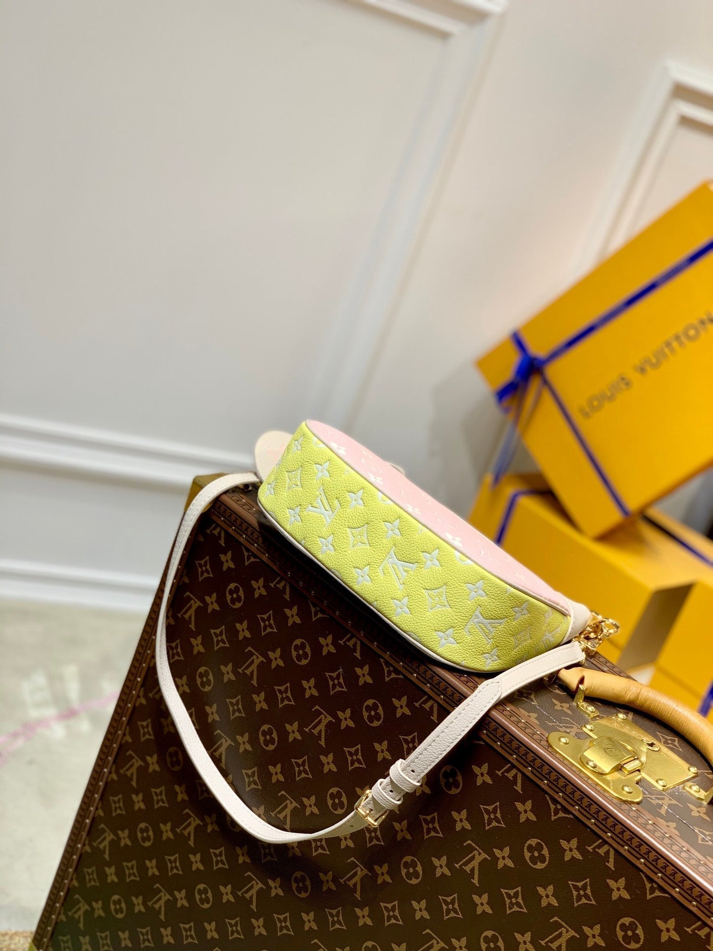 M46113 Beige shoulder crossbody bag Blcolor Monogram Empreinte Leather