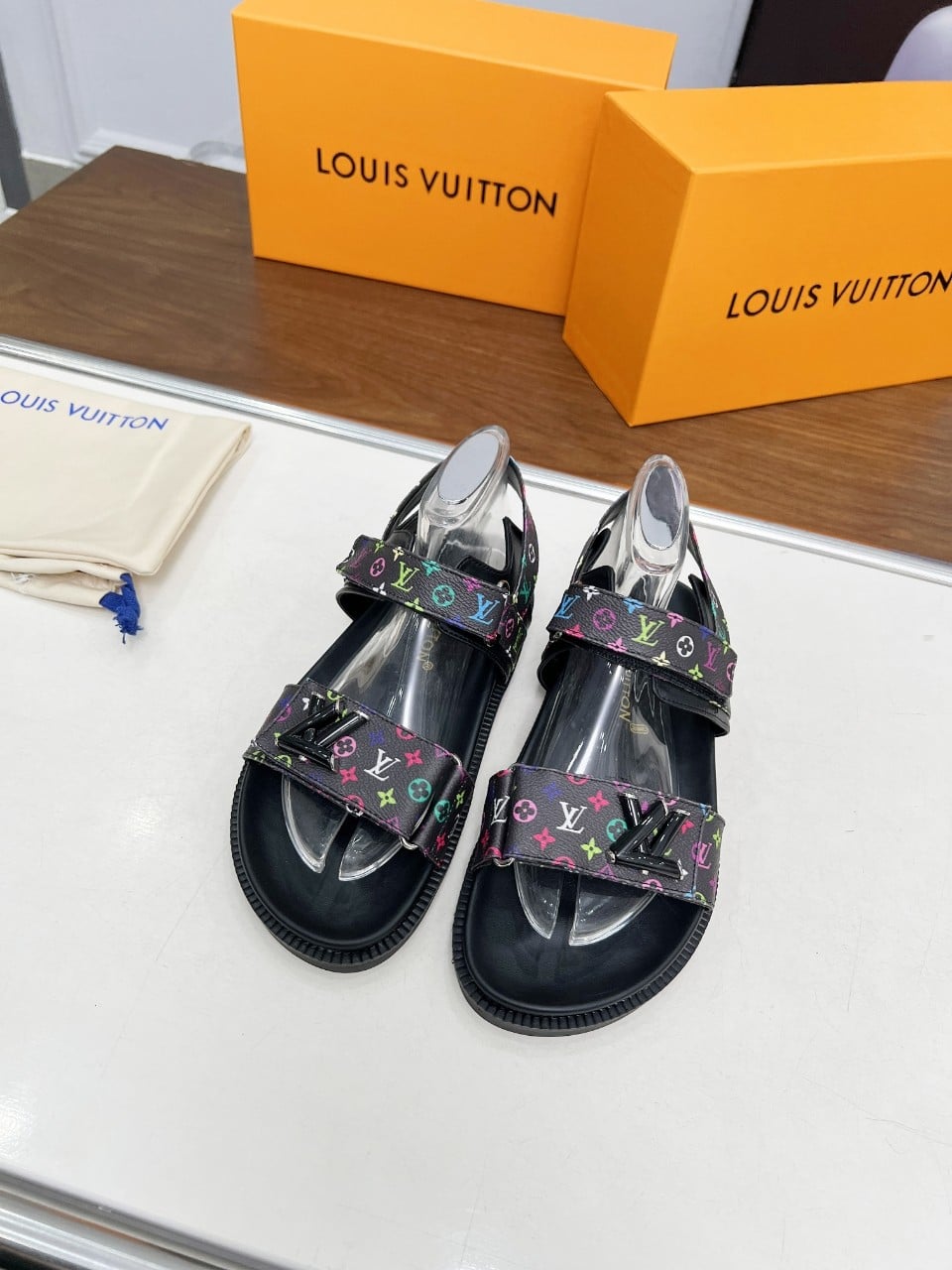 LV X MURAKAMI LV SUNSET FLAT COMFORT SANDAL BLACK 1AGXF6