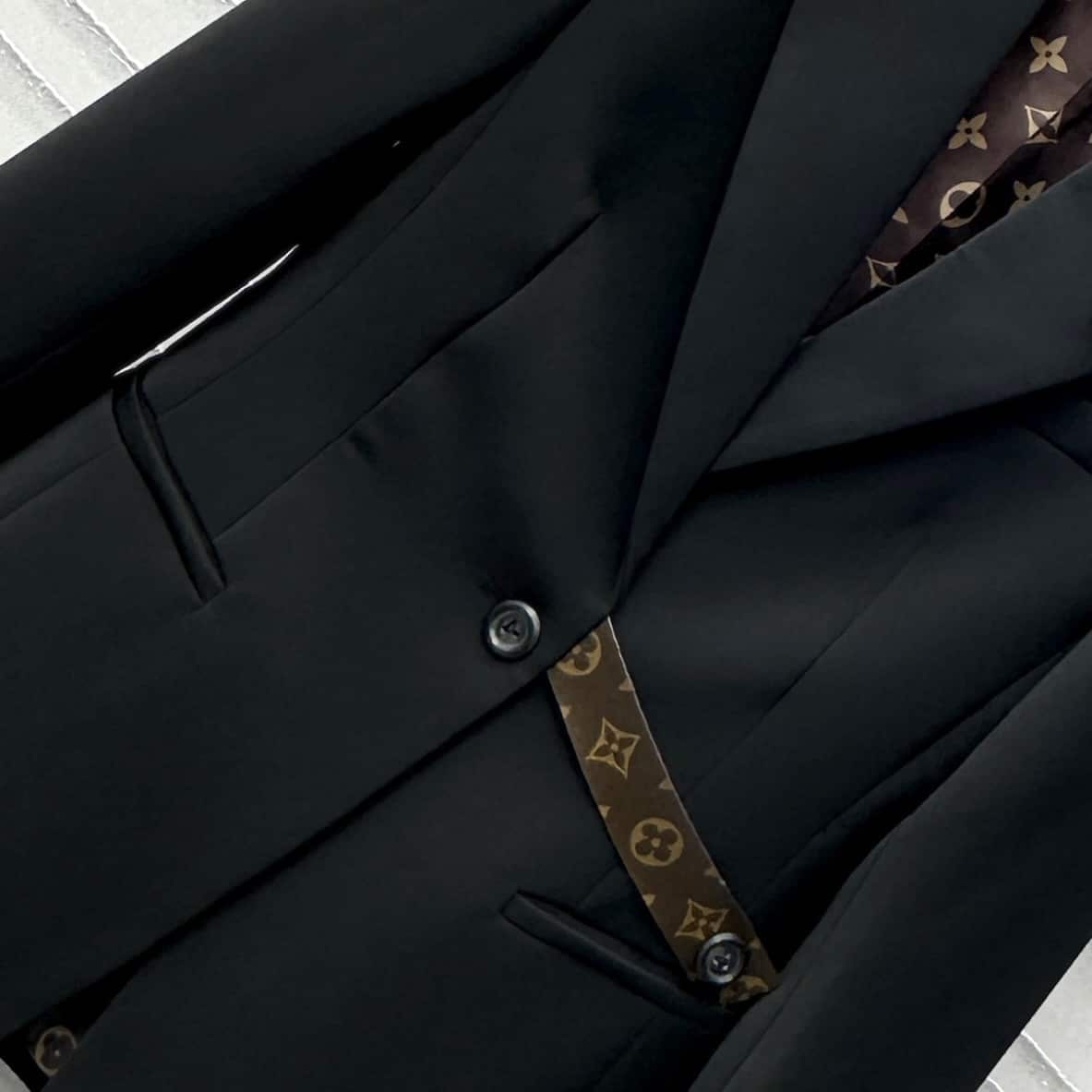 LV MONOGRAM BELT BLAZER BLACK 1AGNP3