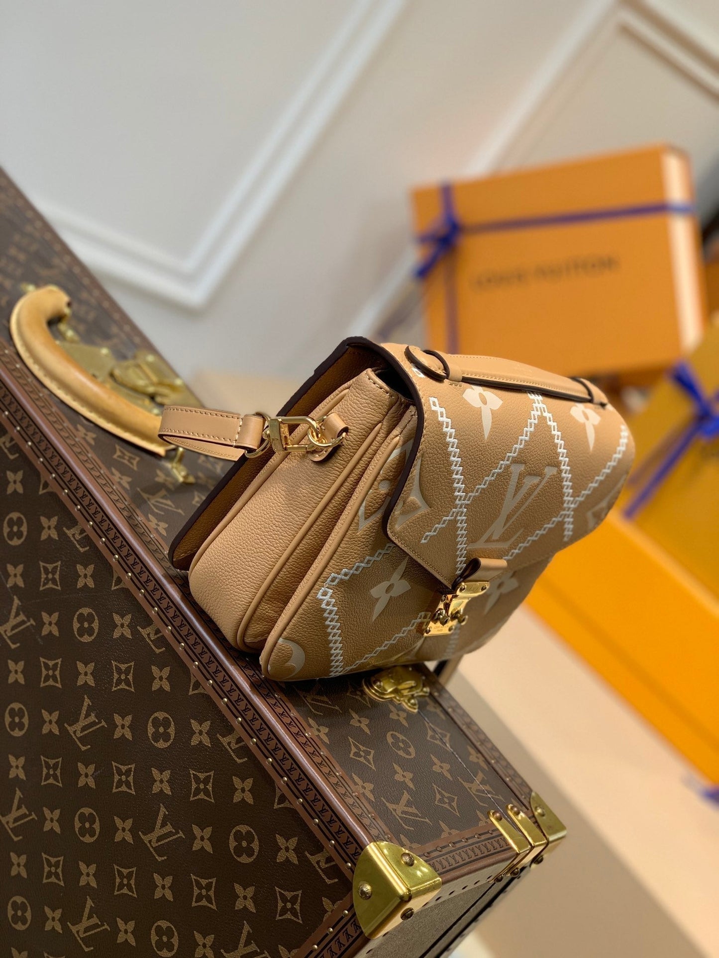 M46018 POCHETTE MÉTIS Arizona yellow shoulder bag Monogram Empreinte
