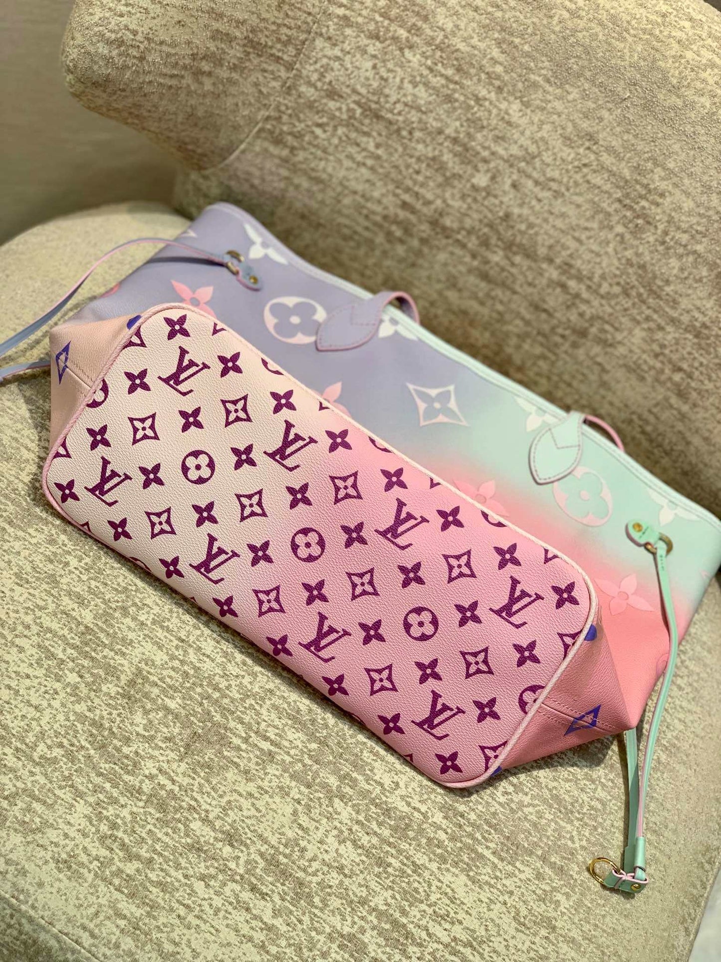 M46077 NEVERFULL MM Sunrise Pastel pink blue