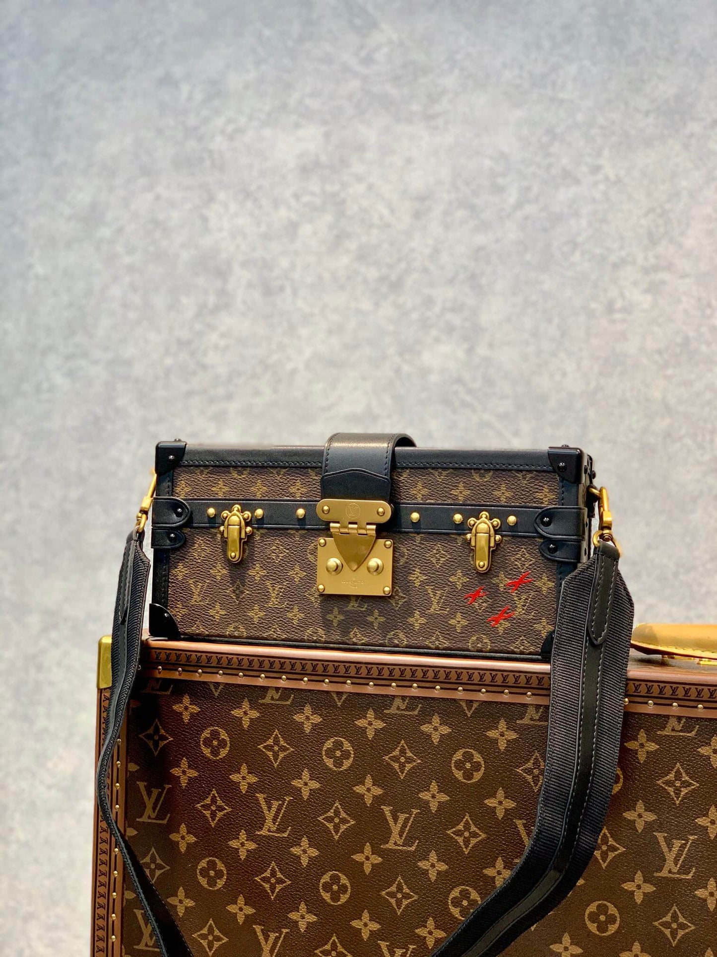 M46120 PETITE MALLE EAST WEST black Monogram 27cm