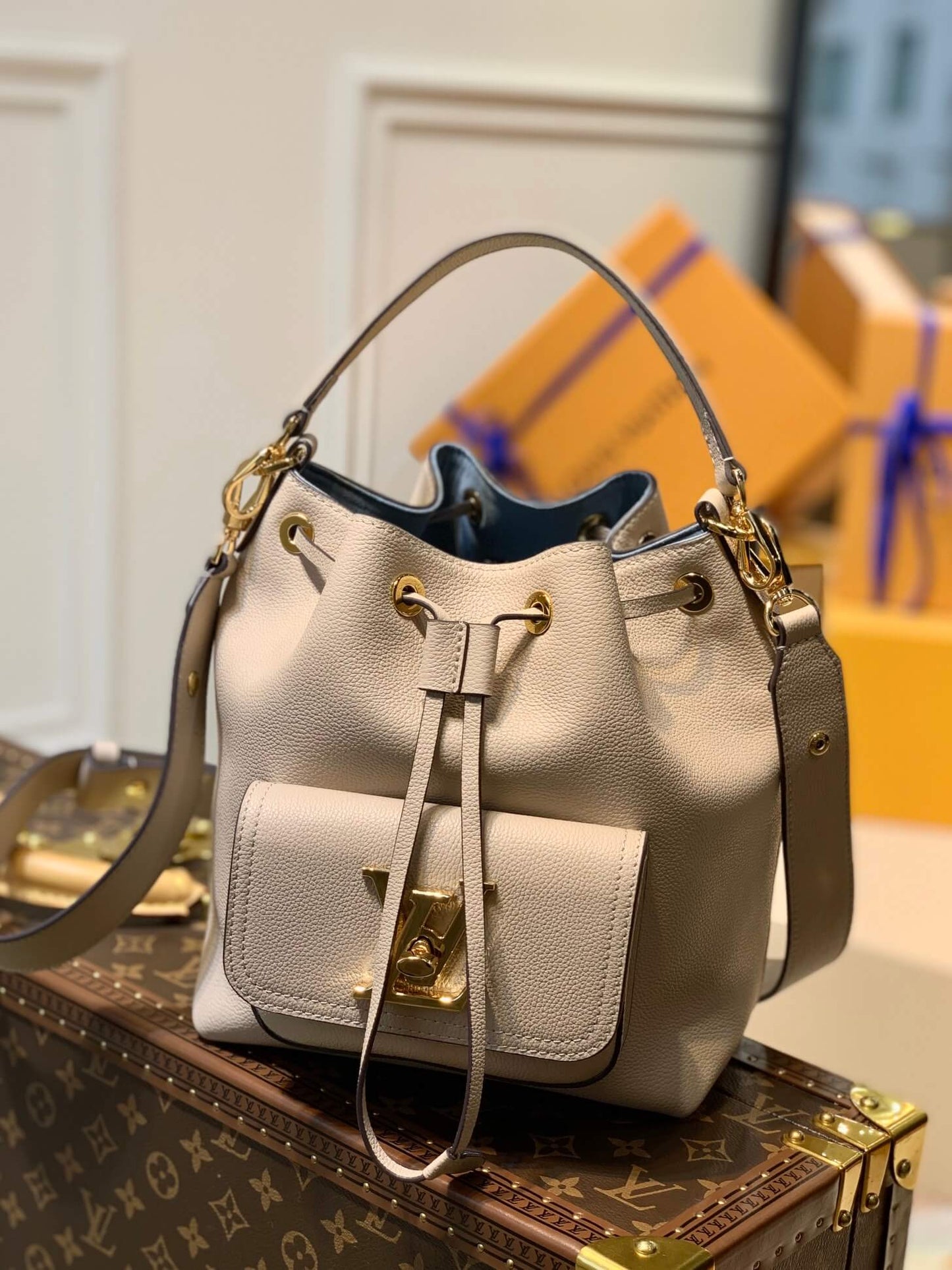 M57800 LOCKME BUCKET messenger bucket bag Handbag shoulder bag beige Lambskin