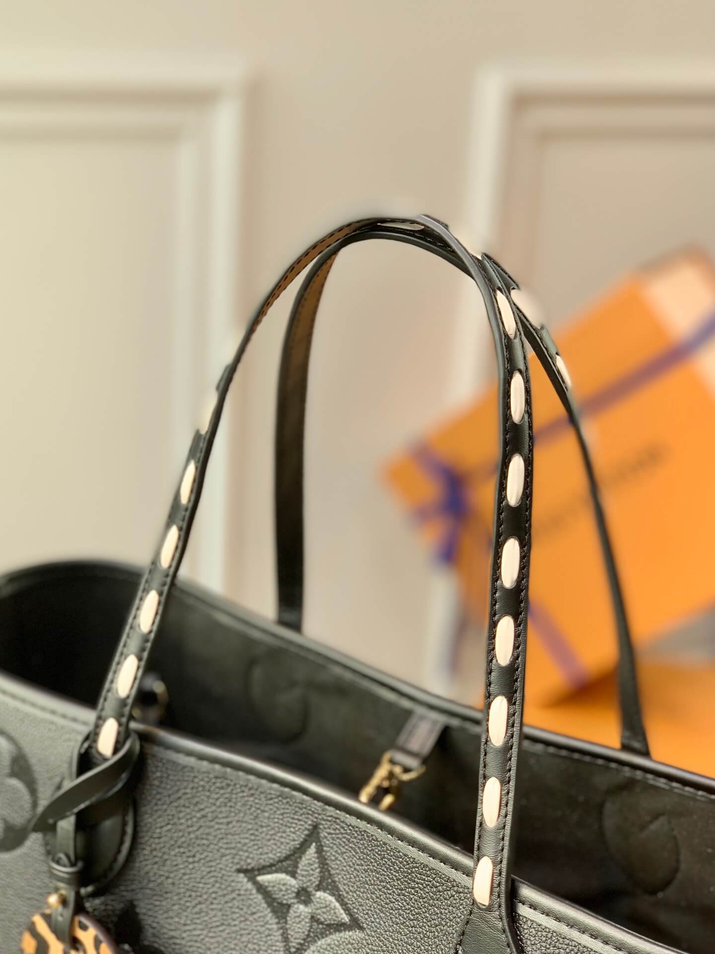 M58525 neverfull Monogram Empreinte Handbag black calfskin
