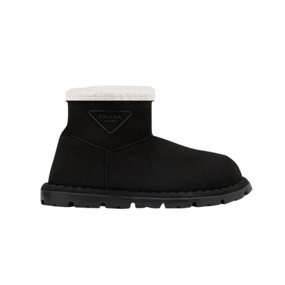 PD SHEARLING BOOTIES BLACK WITH RUBBER TRIANGLE LOGO