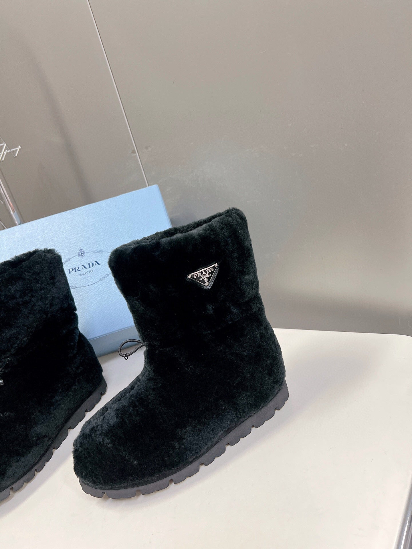 PD SHEARLING BOOTIES BLACK 1U258N 173 F0002  F ZF20