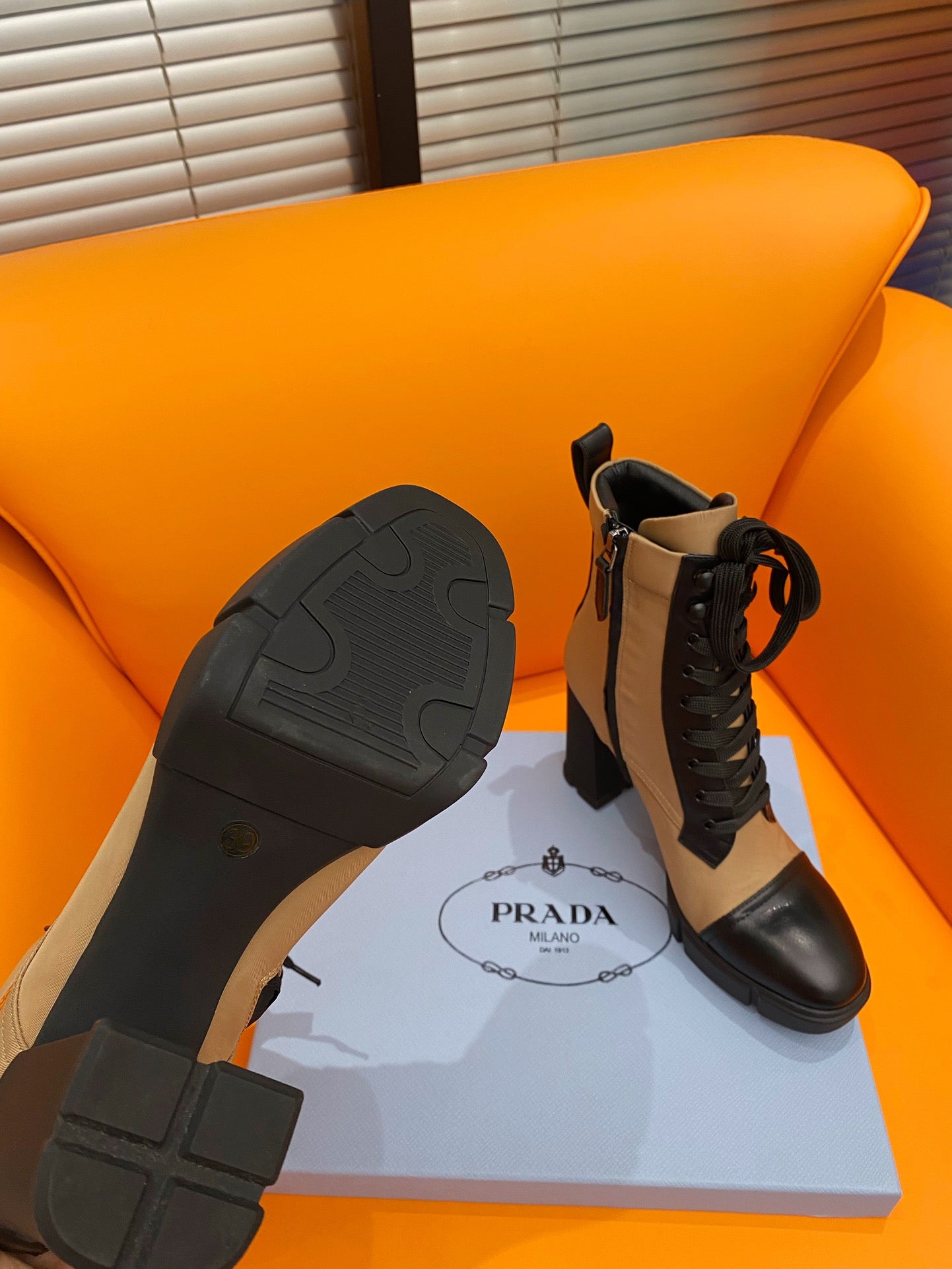 PD LOGO PLAQUE ANKLE BOOTS BROWN