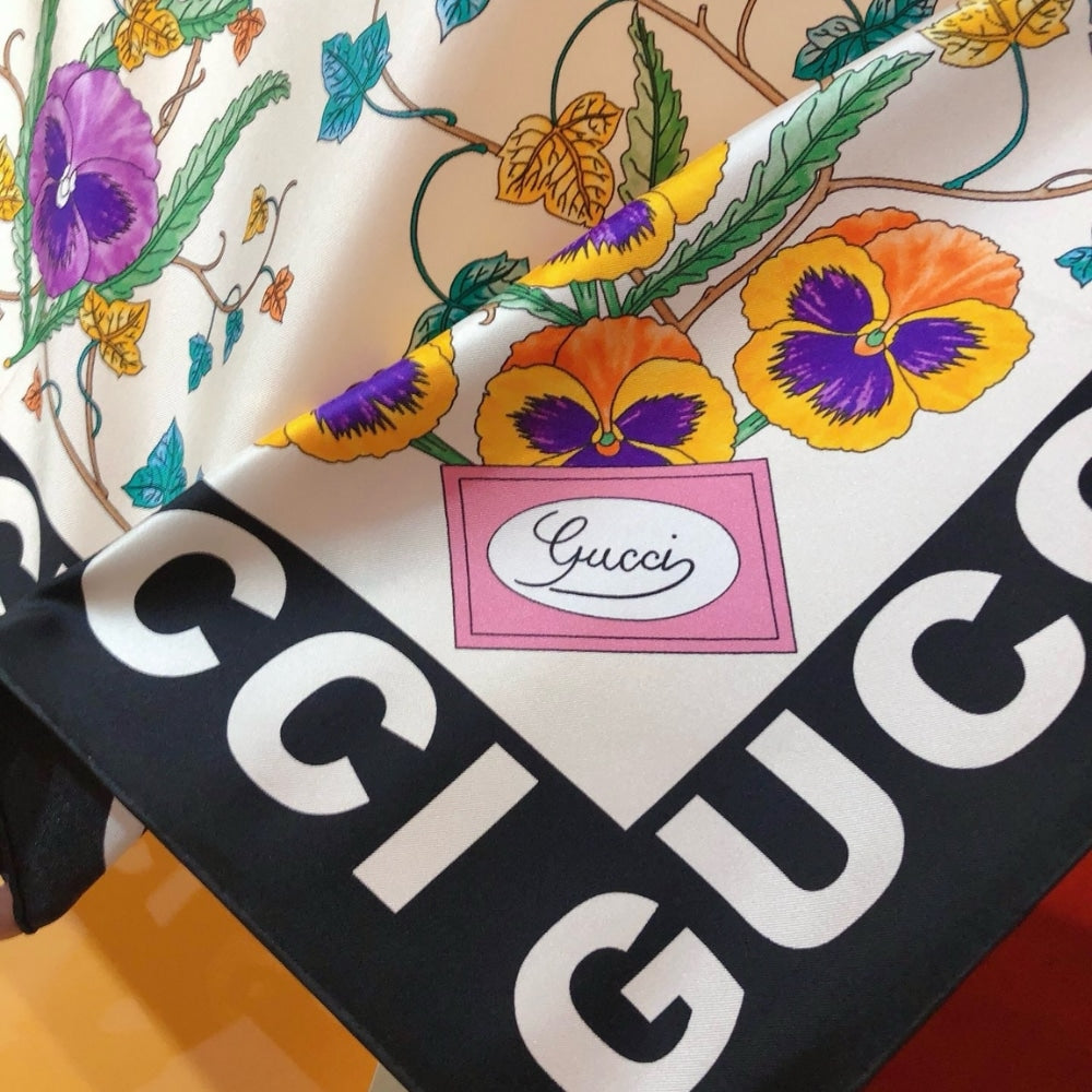 GG FLORAL PRINT SILK SCARF IN IVORY IN BLACK AND WHITE 90CM 7438763G0019260