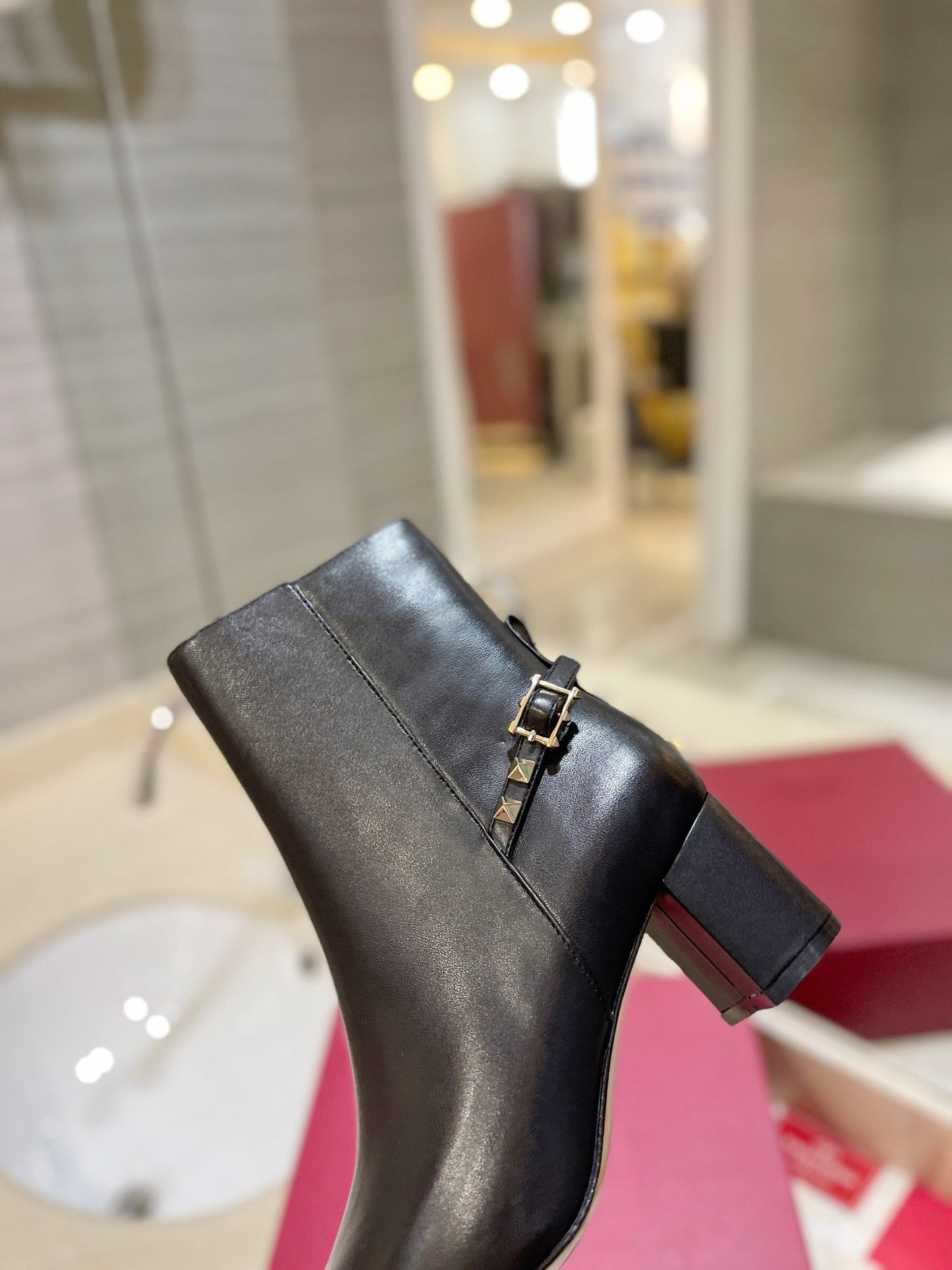 VL GARAVANI ROCKSTUD NAPPA ANKLE BOOT BLACK 1W2S0FH5NAP 0NO