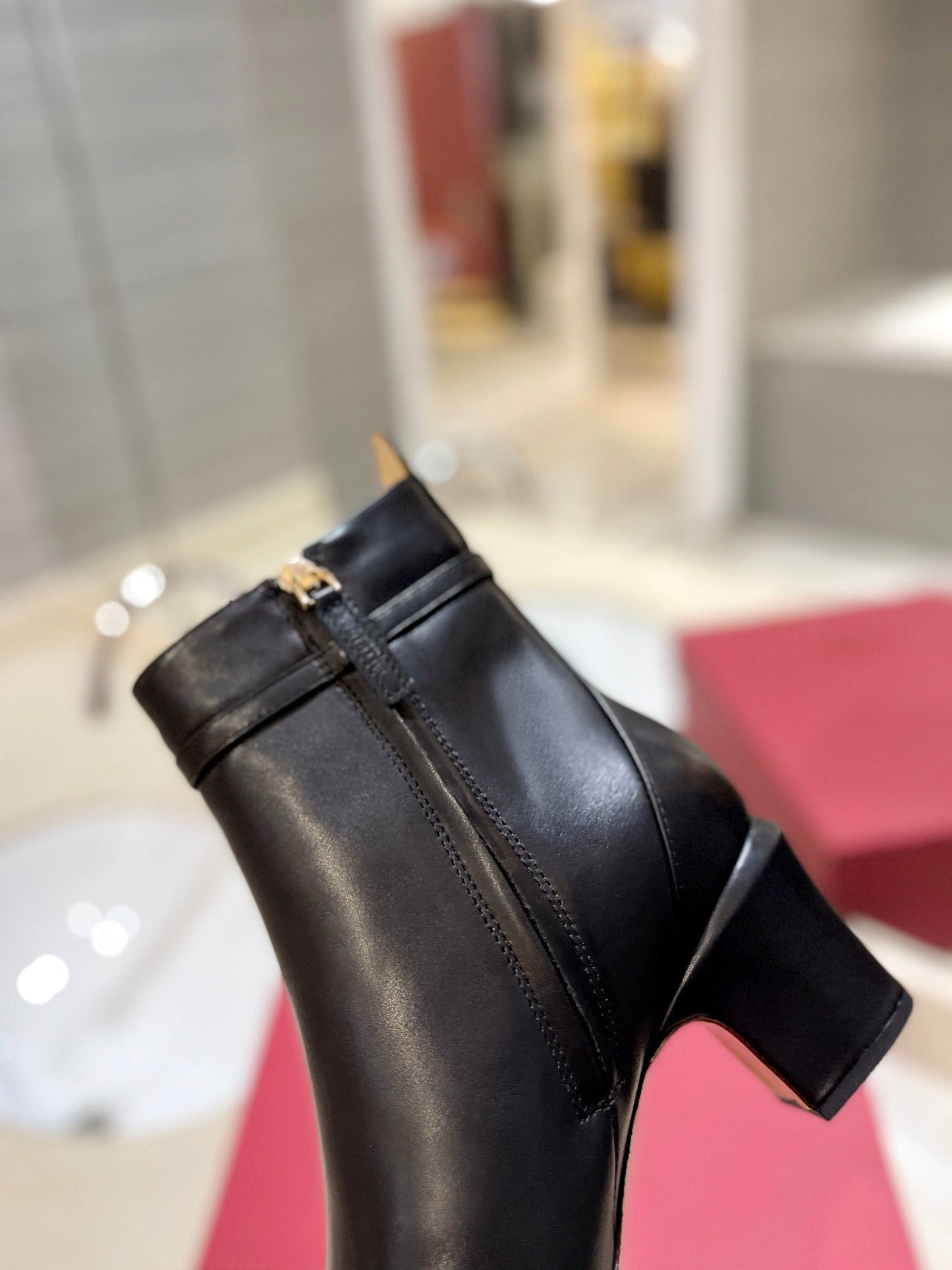 VL GARAVANI TAN GO ANKLE BOOT IN CALFSKIN LEATHER BLACK 3W2S0GZ2ATZ 0NO