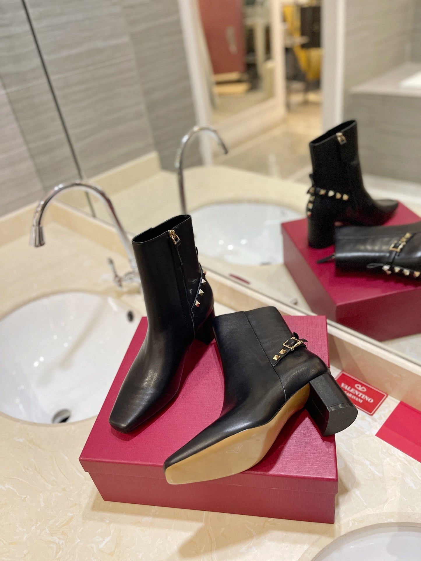 VL GARAVANI ROCKSTUD NAPPA ANKLE BOOT BLACK 1W2S0FH5NAP 0NO