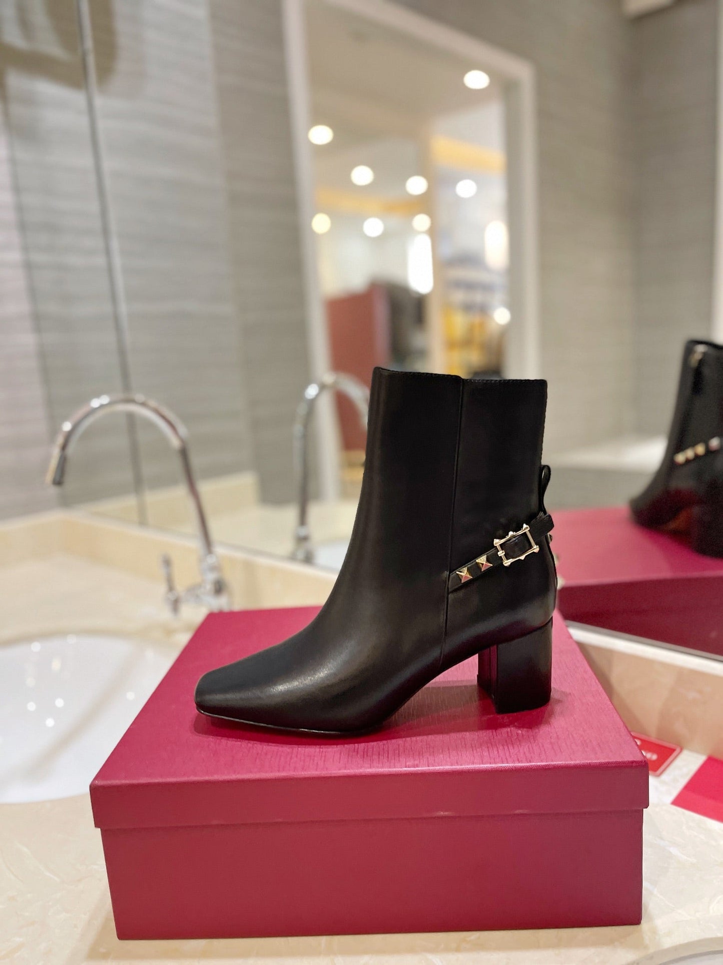 VL GARAVANI ROCKSTUD NAPPA ANKLE BOOT BLACK 1W2S0FH5NAP 0NO