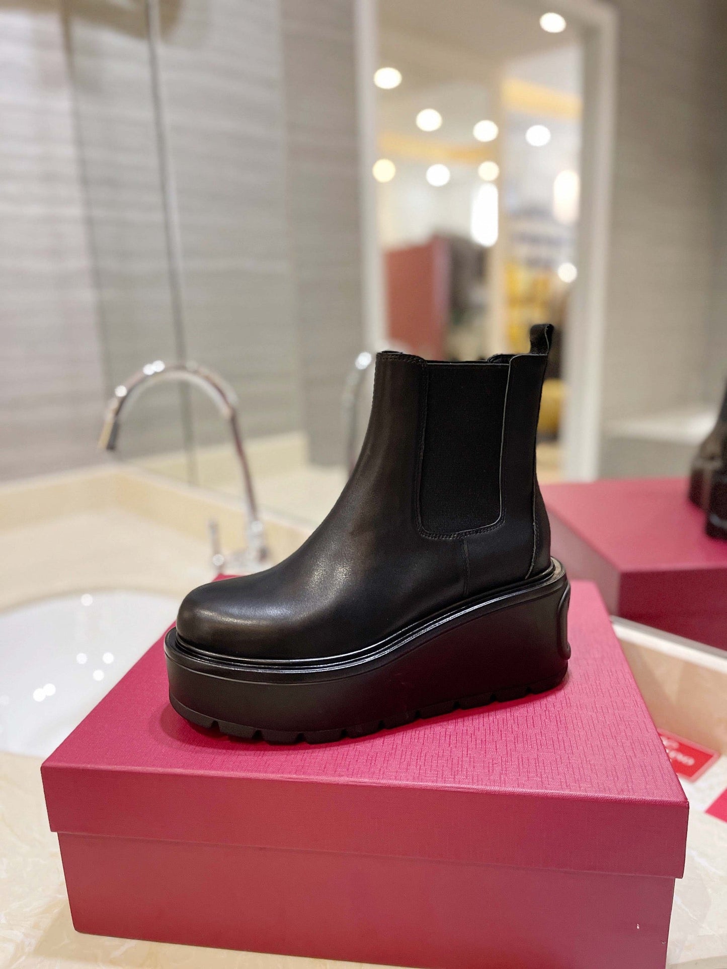VL GARAVANI UNIQUEFORM V LOGO LEATHER PLATFORM BOOTS BLACK