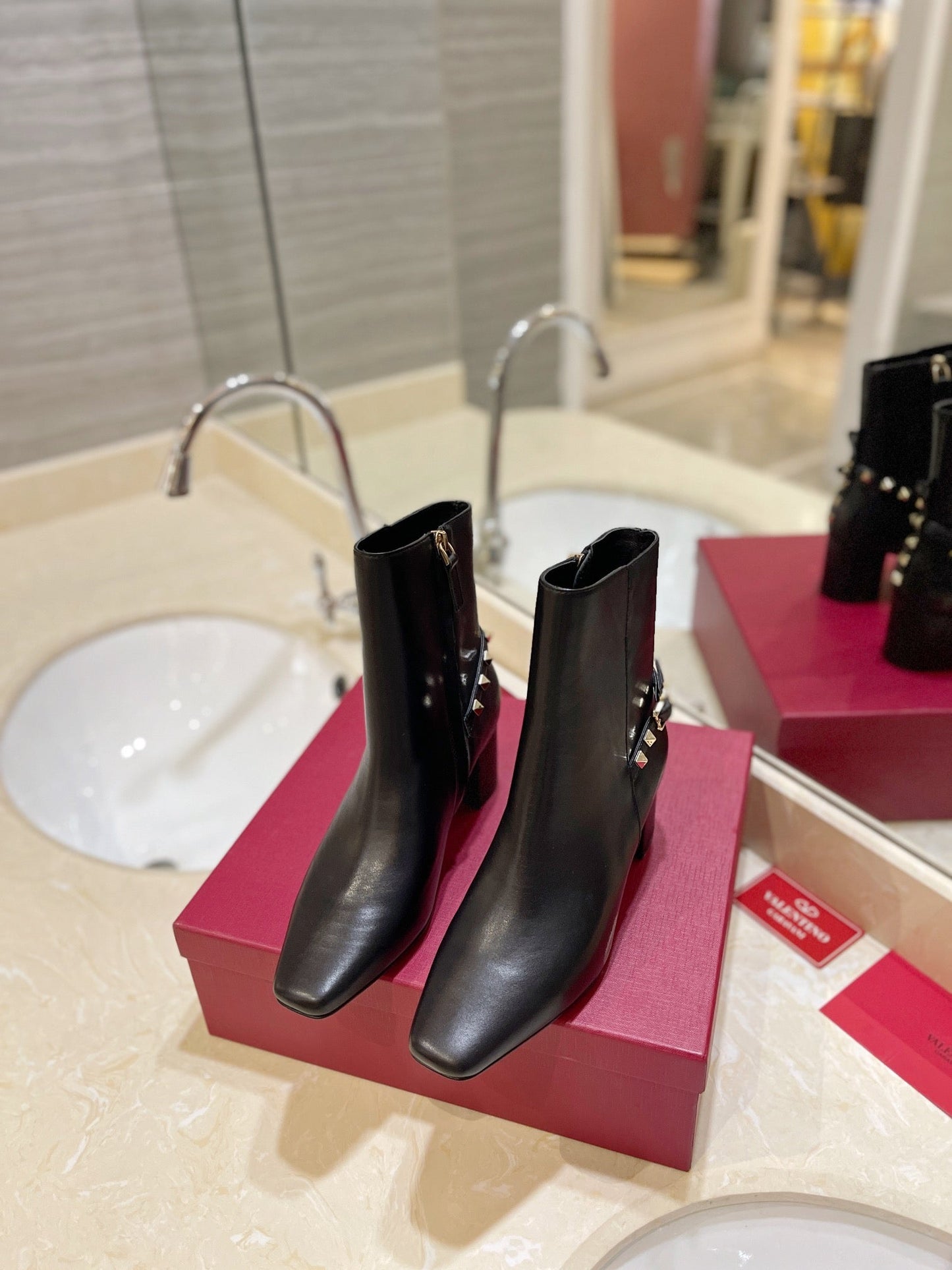 VL GARAVANI ROCKSTUD NAPPA ANKLE BOOT BLACK 1W2S0FH5NAP 0NO