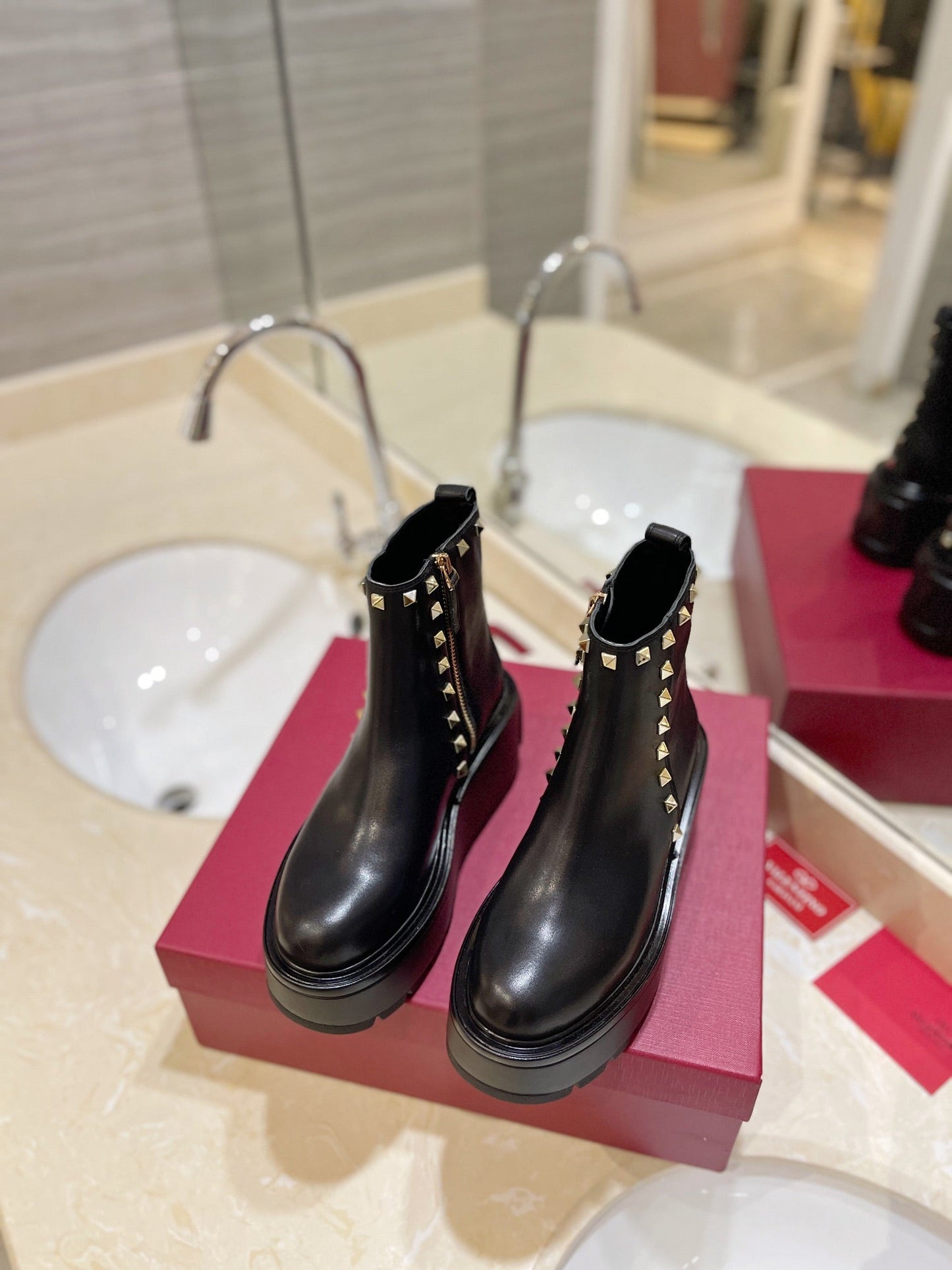 VL GARAVANI UNIQUEFORM CALFSKIN ANKLE BOOT BLACK 1W2S0CS0MMD 0NO