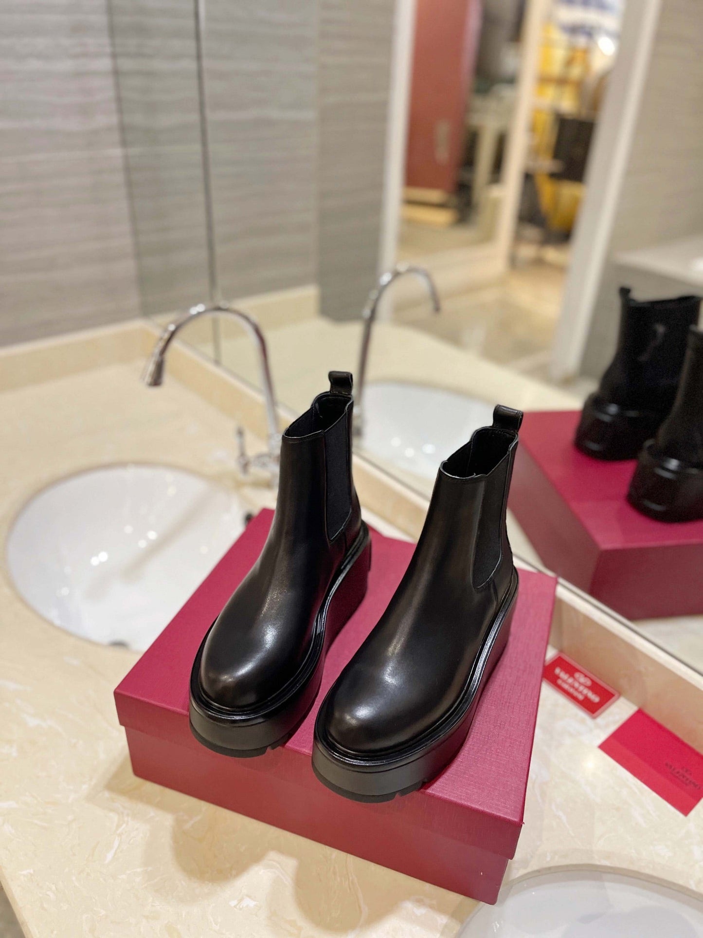 VL GARAVANI UNIQUEFORM V LOGO LEATHER PLATFORM BOOTS BLACK