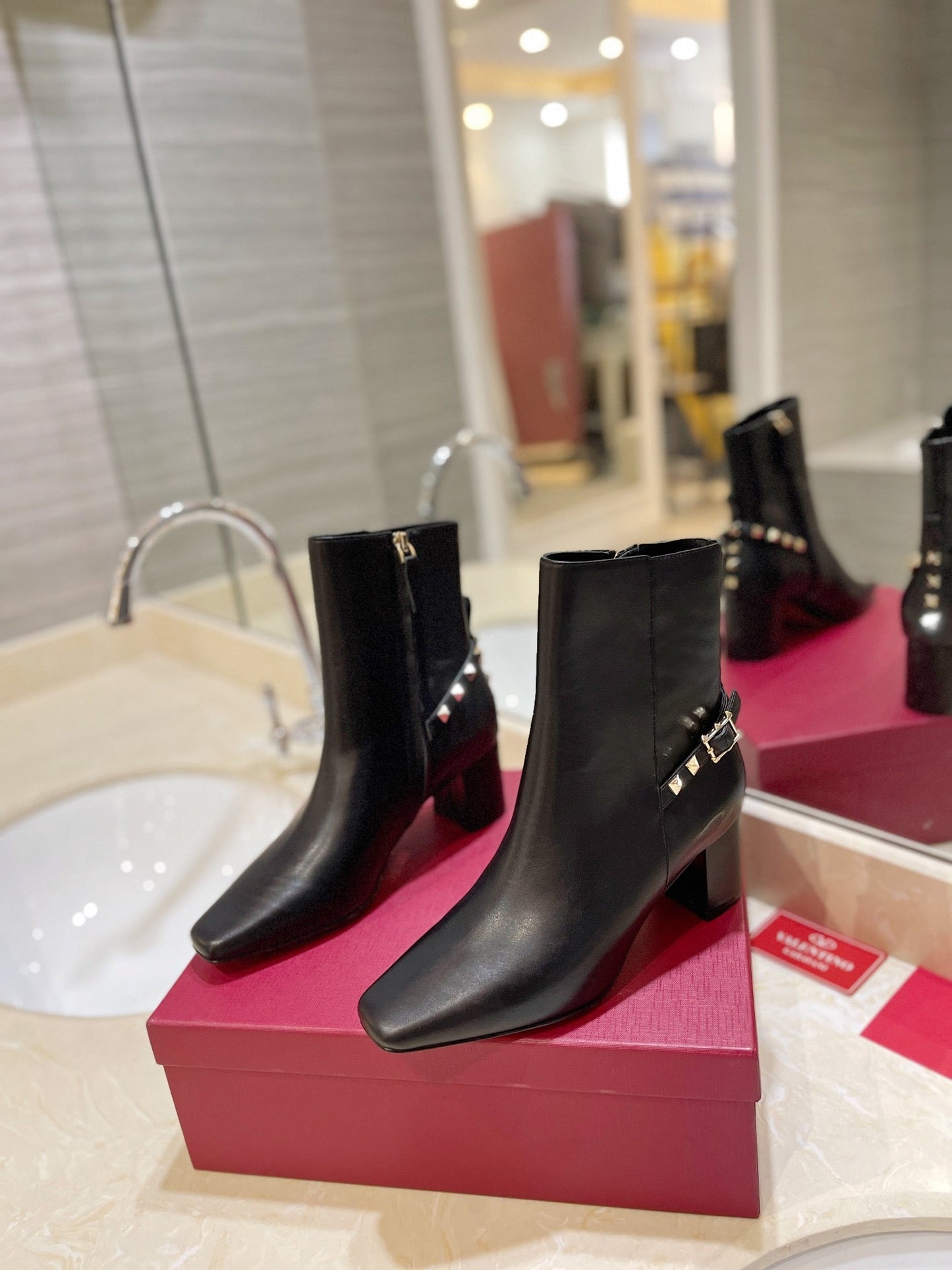 VL GARAVANI ROCKSTUD NAPPA ANKLE BOOT BLACK 1W2S0FH5NAP 0NO