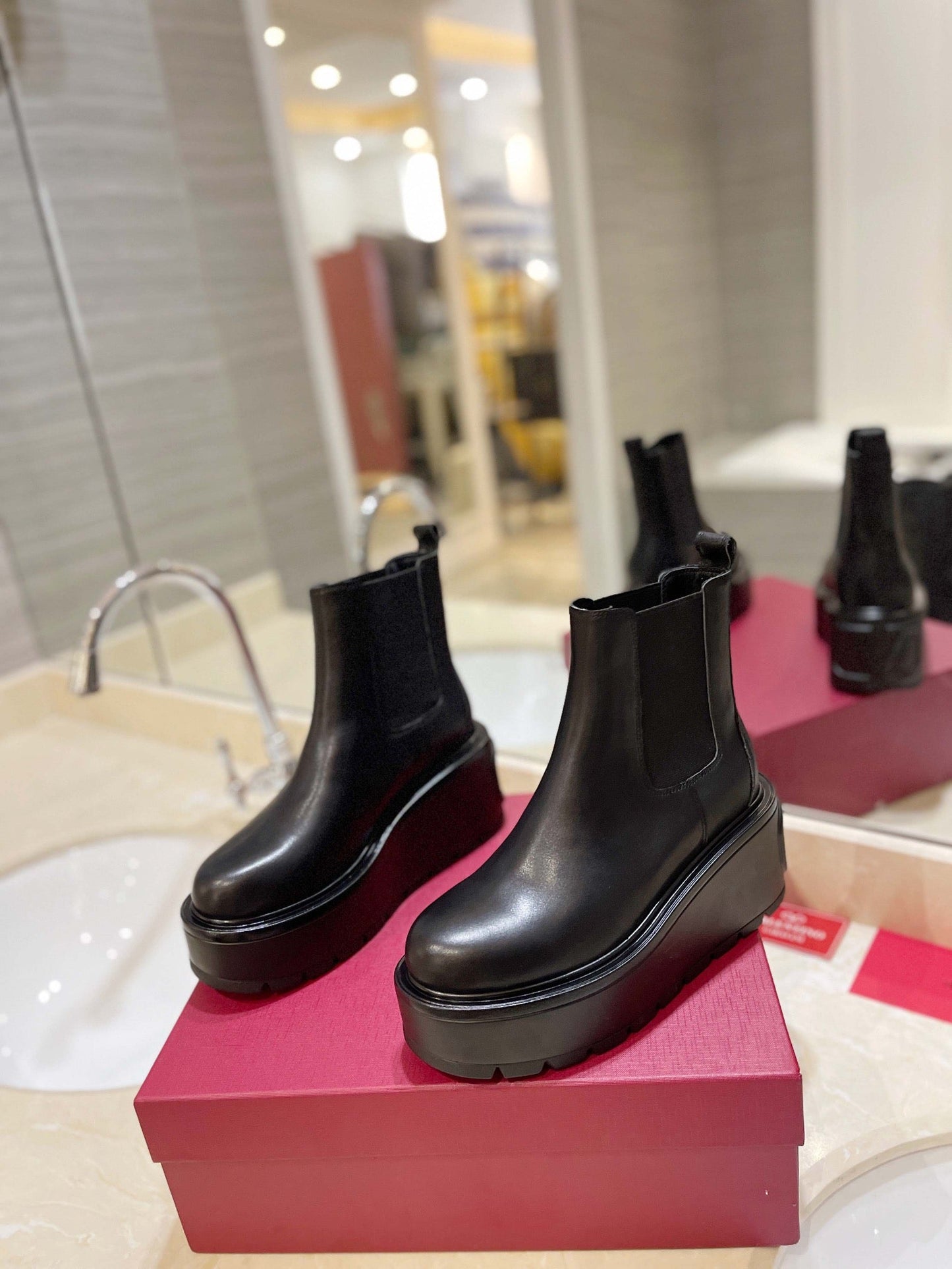 VL GARAVANI UNIQUEFORM V LOGO LEATHER PLATFORM BOOTS BLACK