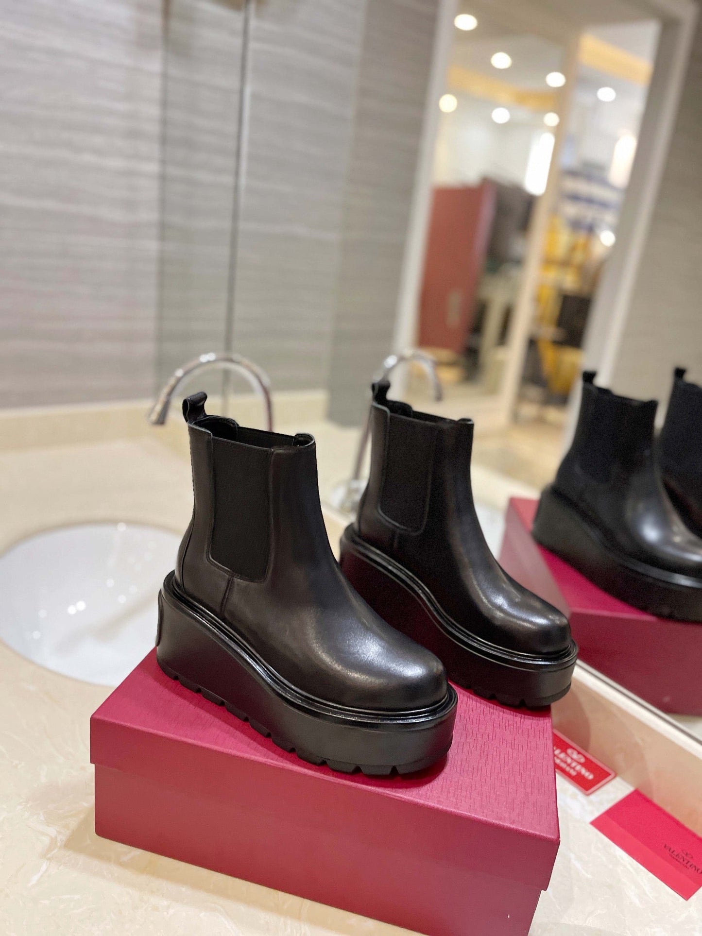 VL GARAVANI UNIQUEFORM V LOGO LEATHER PLATFORM BOOTS BLACK