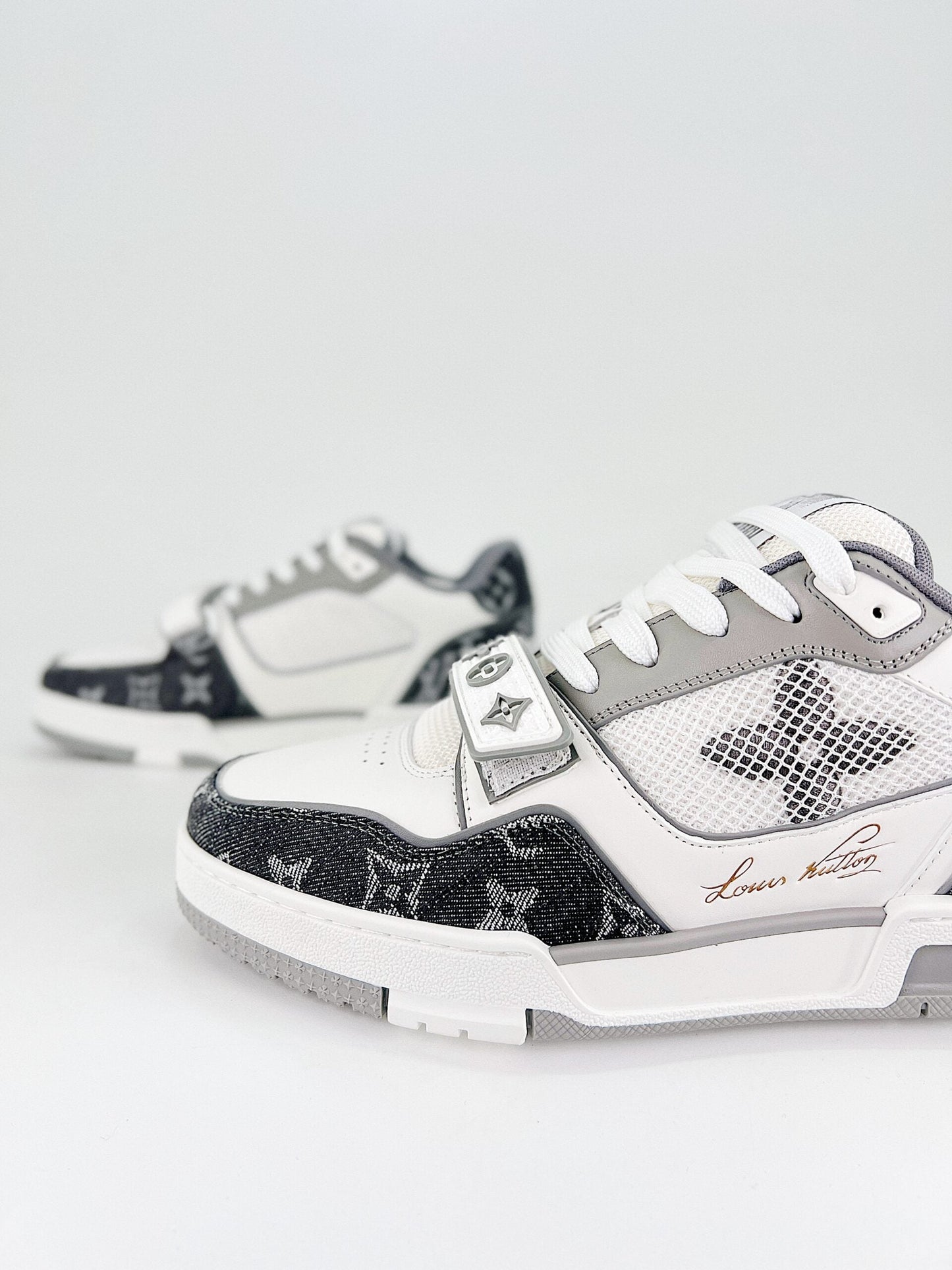 LV LV TRAINER SNEAKERS GREY 1ADF0U