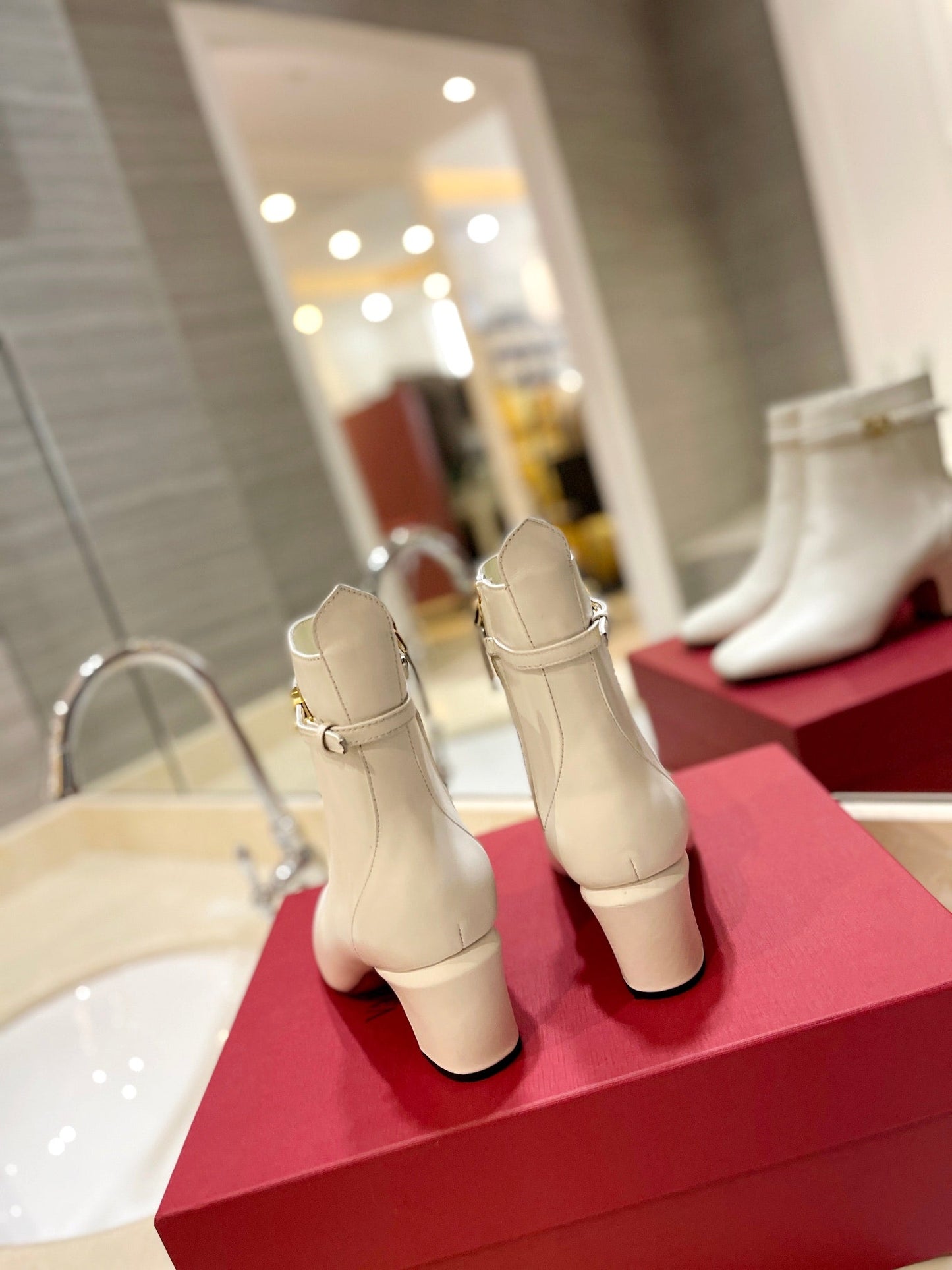 VL GARAVANI TAN GO ANKLE BOOT IN CALFSKIN LEATHER WHITE