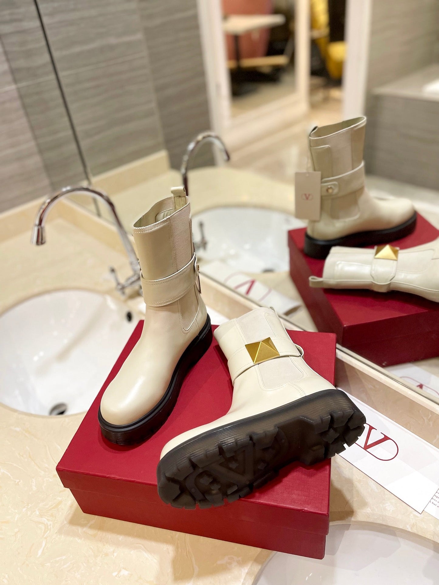 VL GARAVANI ONE STUD BEATLE BOOT IN CALFSKIN LIGHT IVORY 2W2S0FY1KUM I16