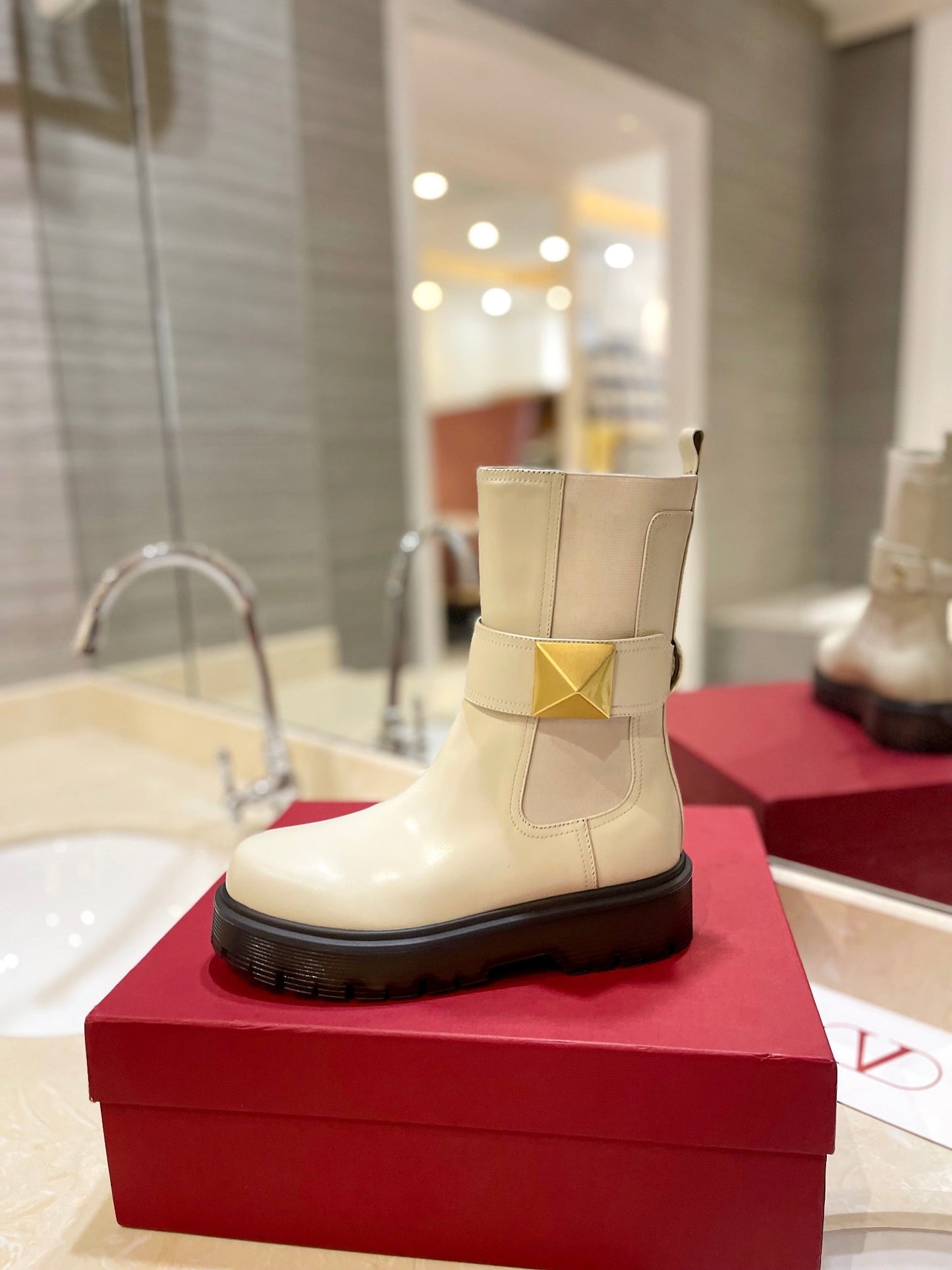 VL GARAVANI ONE STUD BEATLE BOOT IN CALFSKIN LIGHT IVORY 2W2S0FY1KUM I16