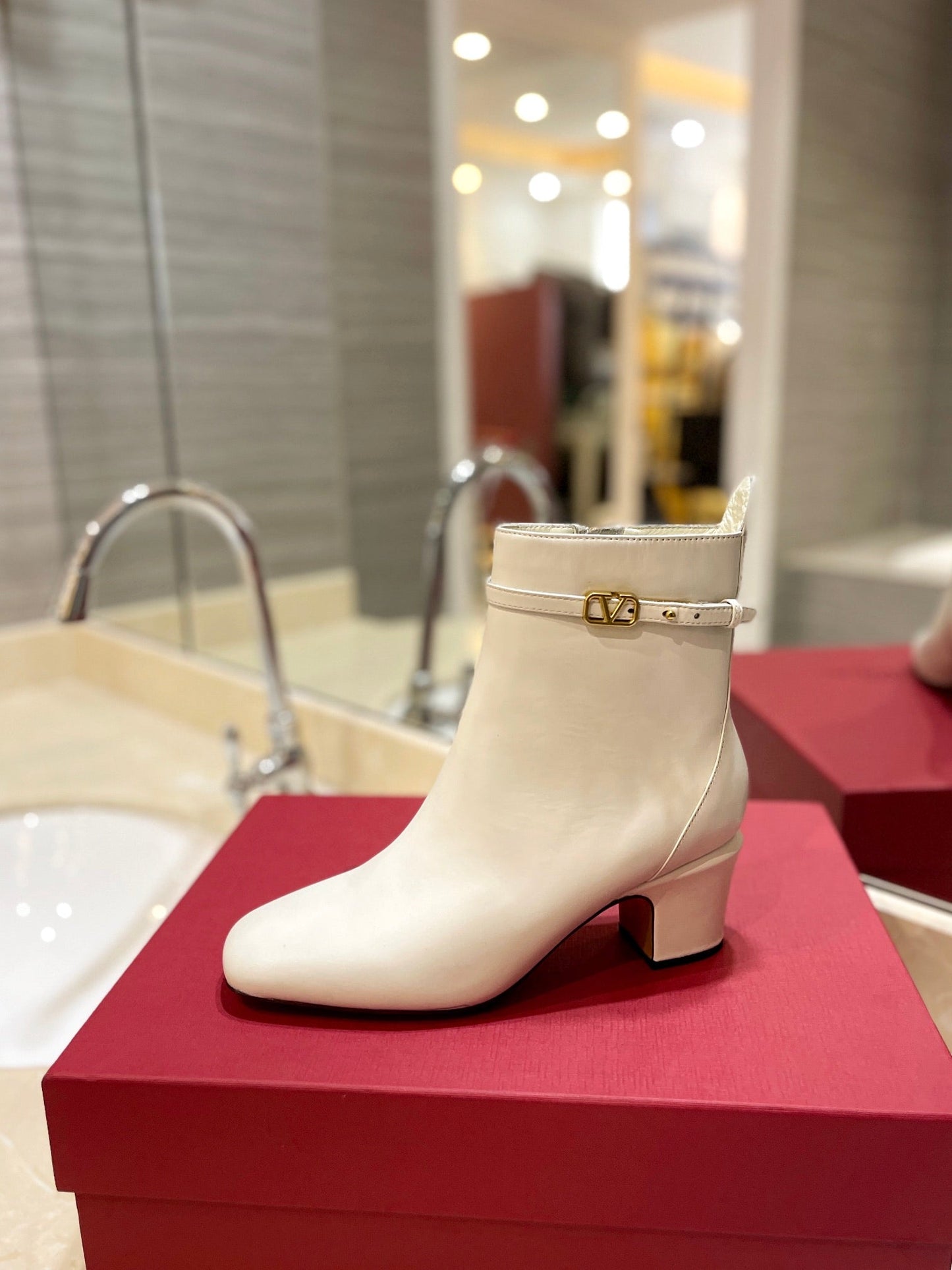 VL GARAVANI TAN GO ANKLE BOOT IN CALFSKIN LEATHER WHITE