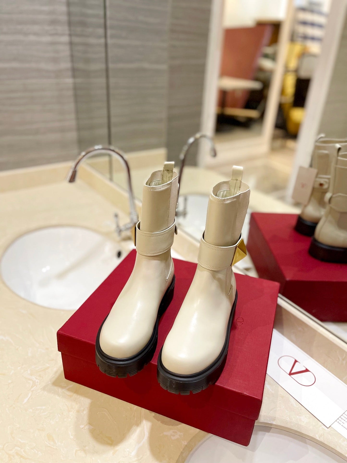 VL GARAVANI ONE STUD BEATLE BOOT IN CALFSKIN LIGHT IVORY 2W2S0FY1KUM I16