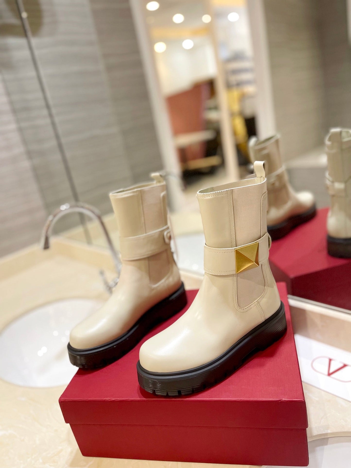 VL GARAVANI ONE STUD BEATLE BOOT IN CALFSKIN LIGHT IVORY 2W2S0FY1KUM I16