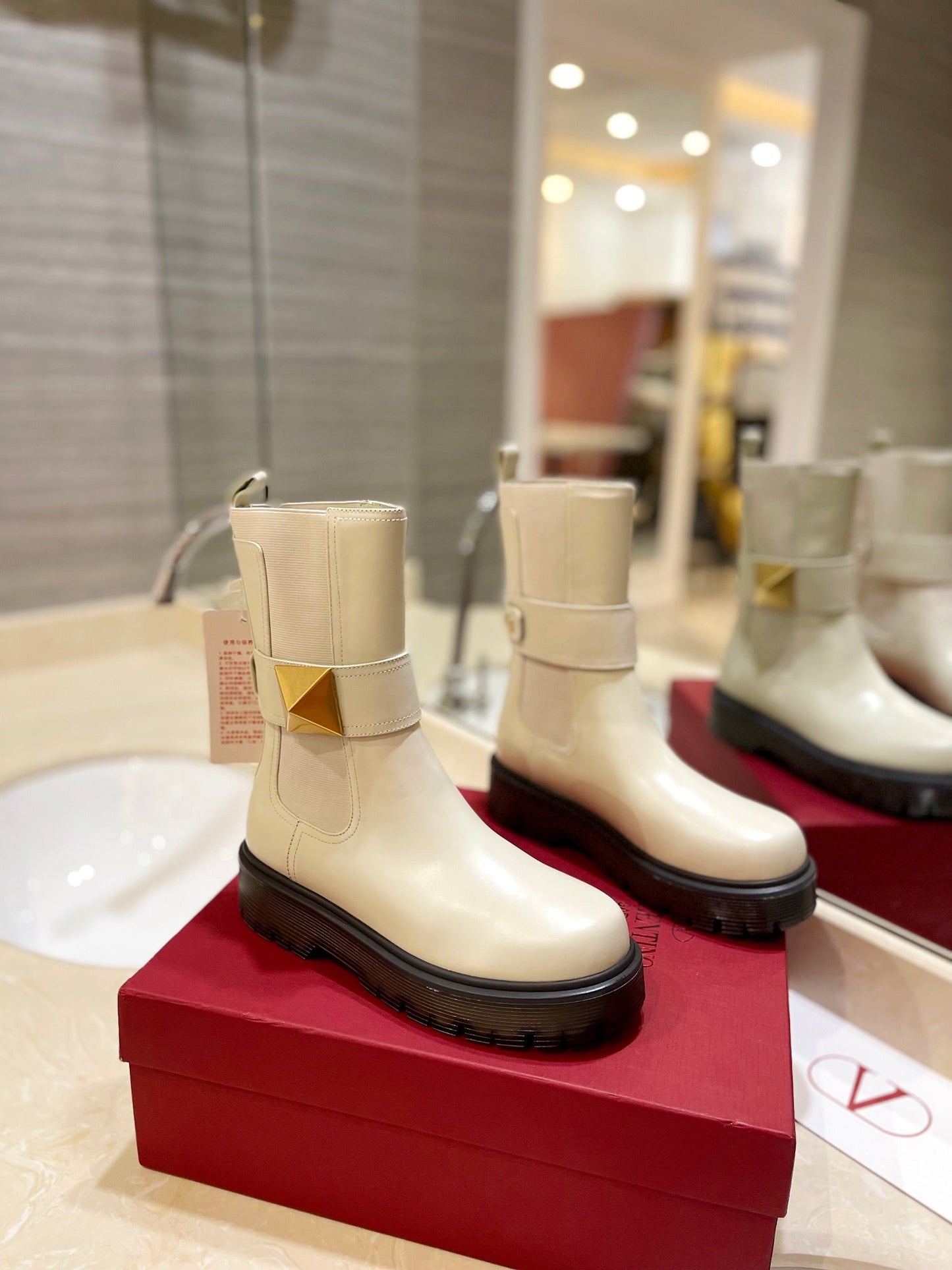 VL GARAVANI ONE STUD BEATLE BOOT IN CALFSKIN LIGHT IVORY 2W2S0FY1KUM I16