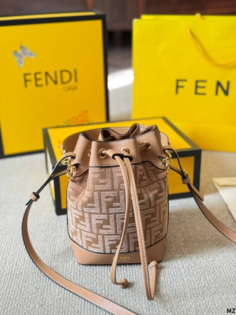 FD MON TRESOR CANVAS BAG WITH FF EMBROIDERY 23CM