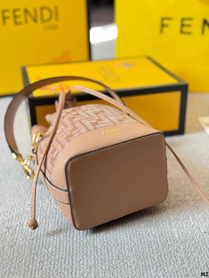 FD MON TRESOR CANVAS BAG WITH FF EMBROIDERY 23CM