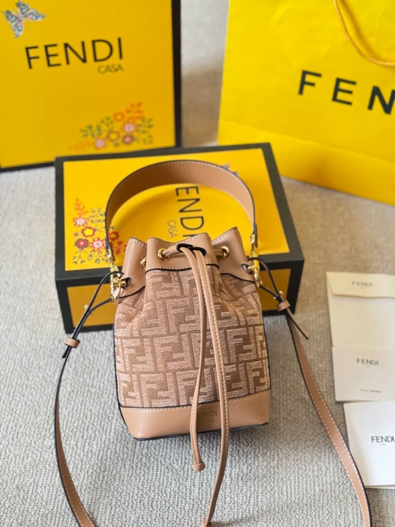FD MON TRESOR CANVAS BAG WITH FF EMBROIDERY 23CM