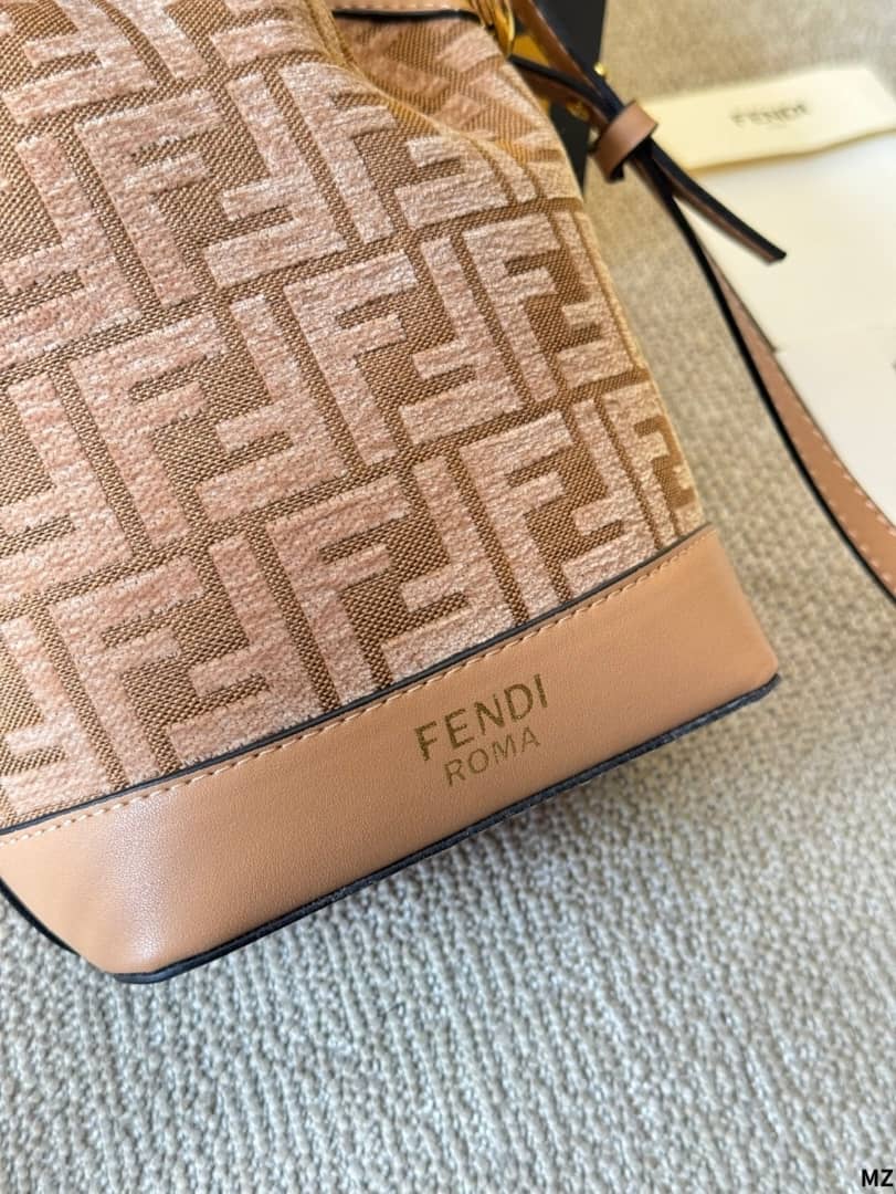 FD MON TRESOR CANVAS BAG WITH FF EMBROIDERY 23CM