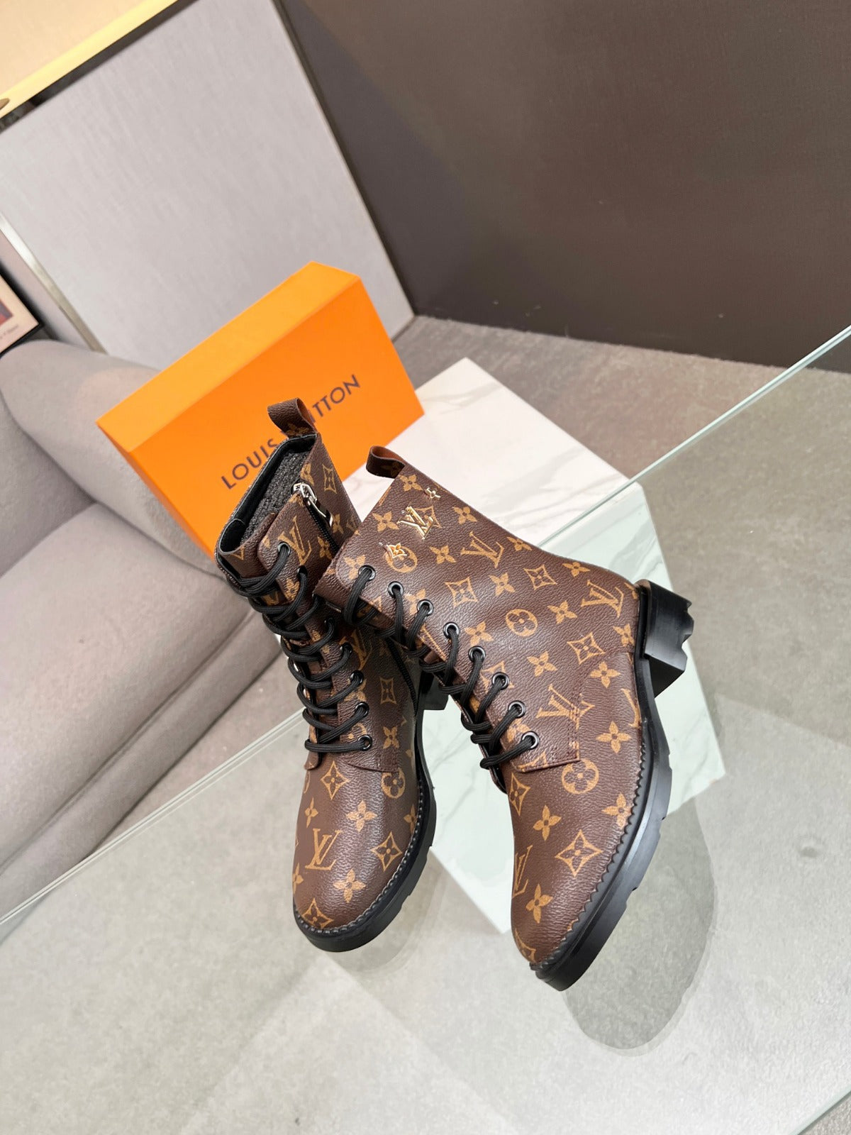 LV Women's Boots 202