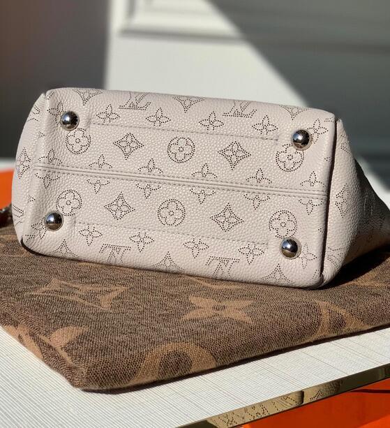 Luxe Touch Bags -   2983