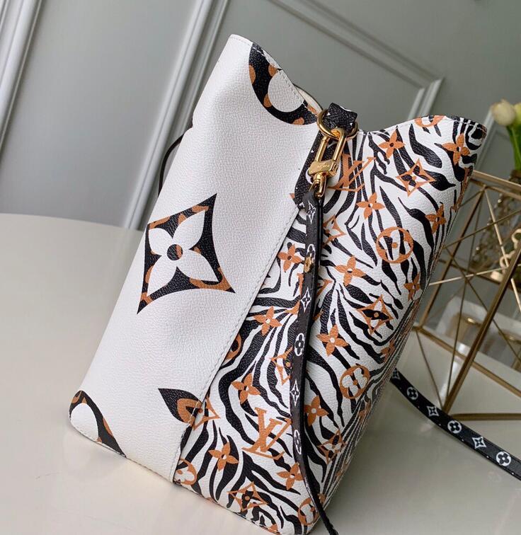 Luxe Touch Bags -   2913