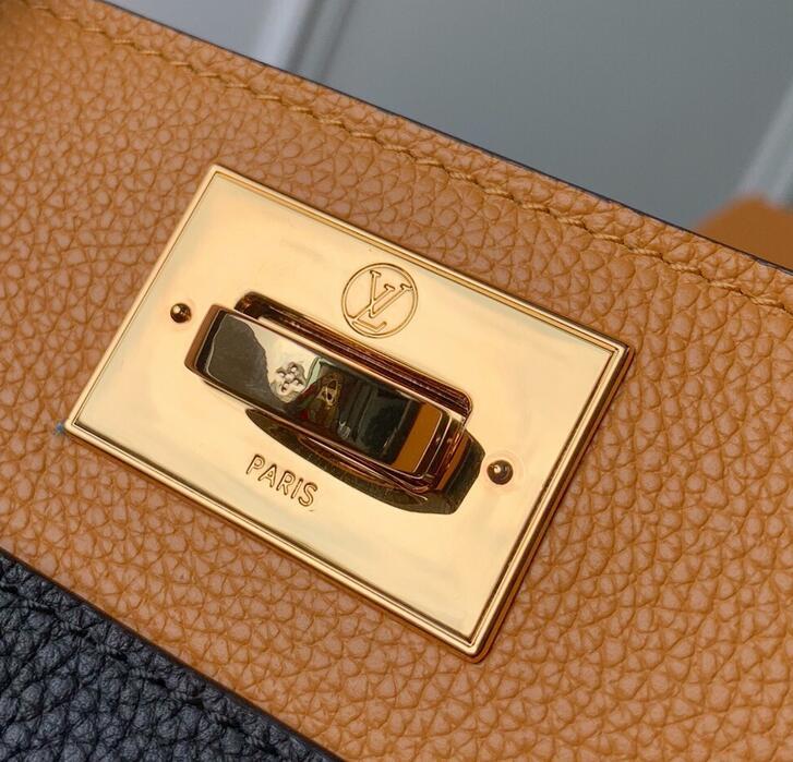 Luxe Touch Bags -   2943