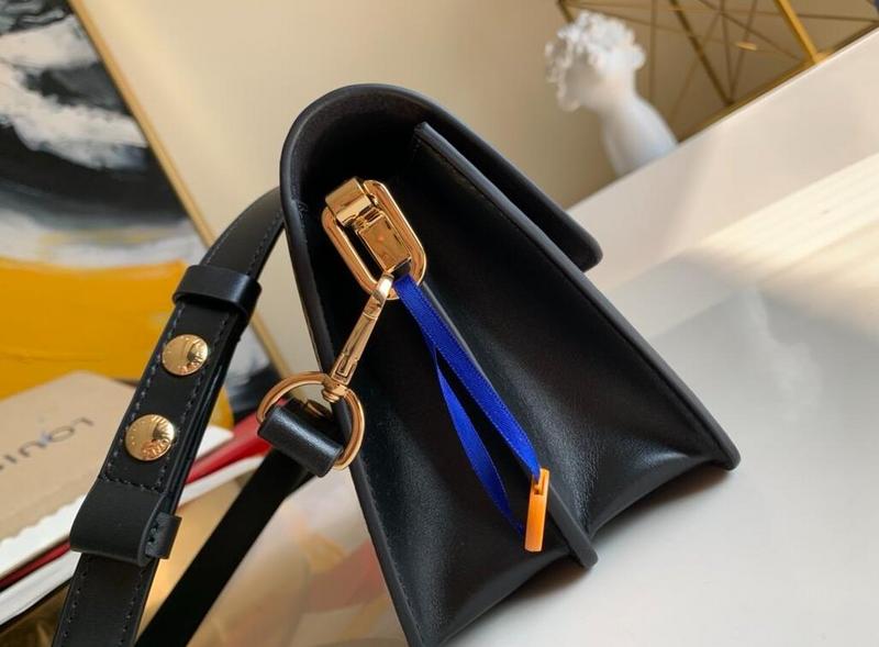 Luxe Touch Bags -   2622