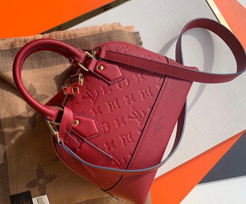 Luxe Touch Bags -   2996