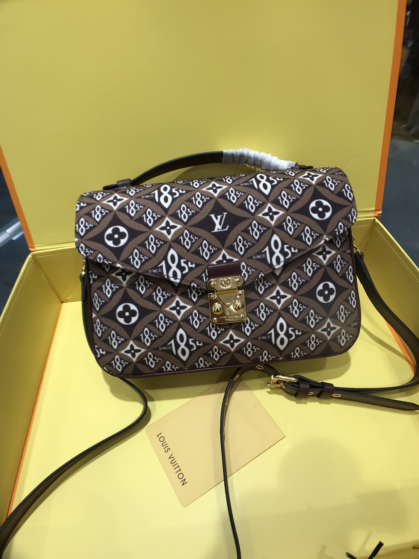 Elite Carryalls