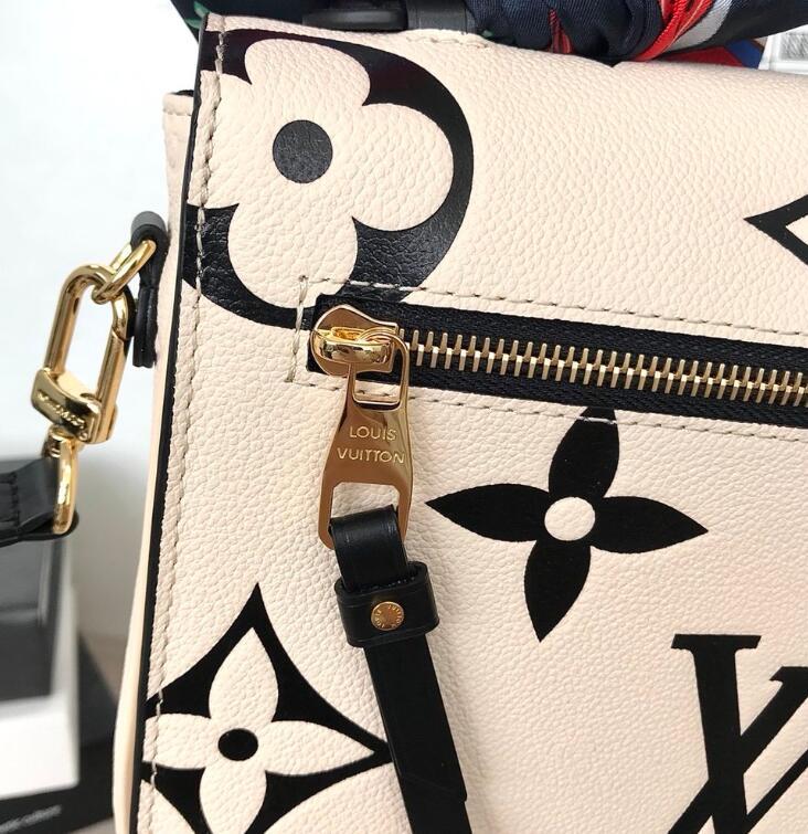 Luxe Touch Bags -   2792