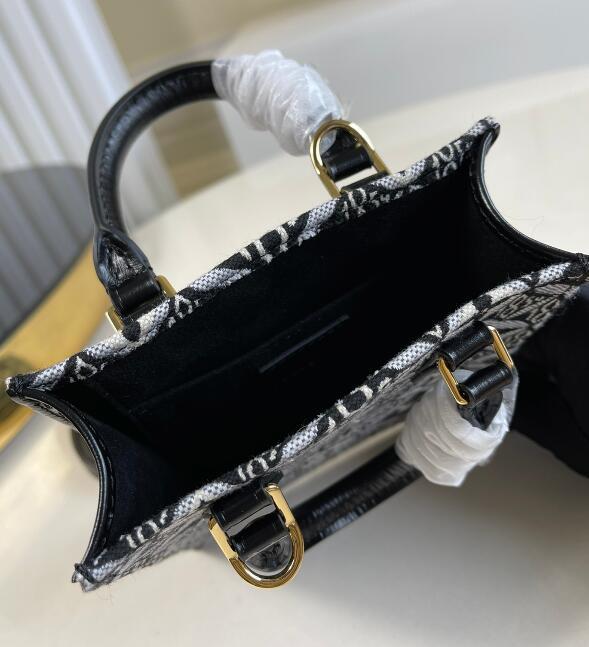 Luxe Touch Bags -   2578