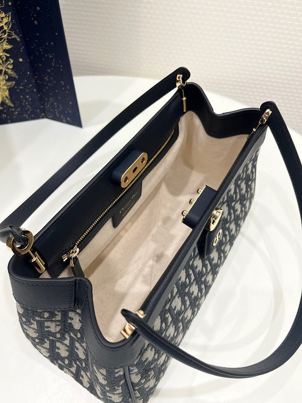 LTB - Luxe Touch Bags - 772
