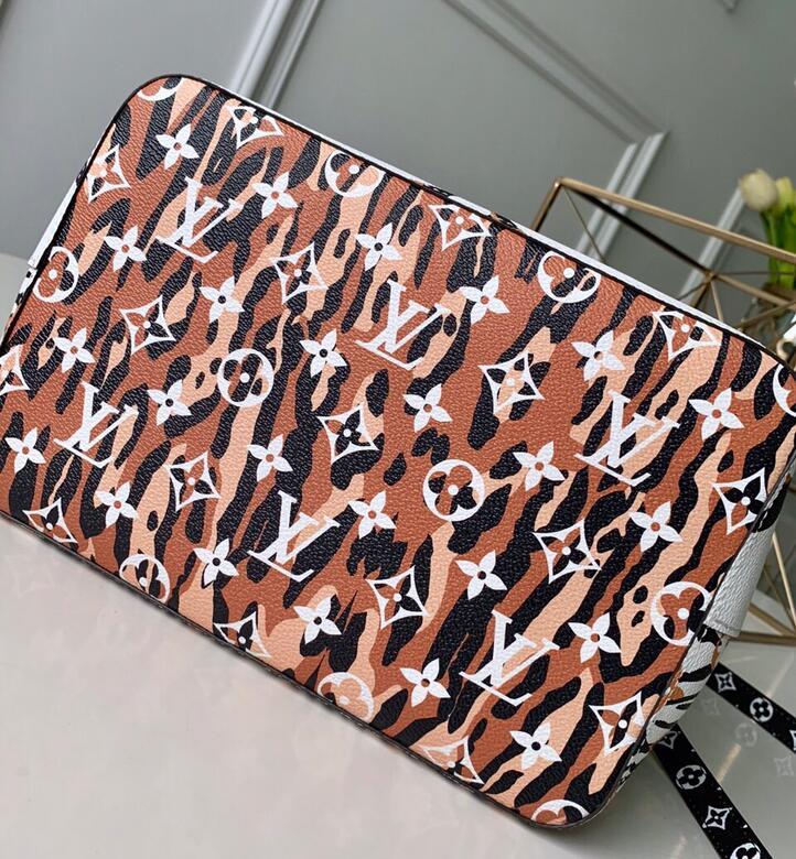 Luxe Touch Bags -   2913