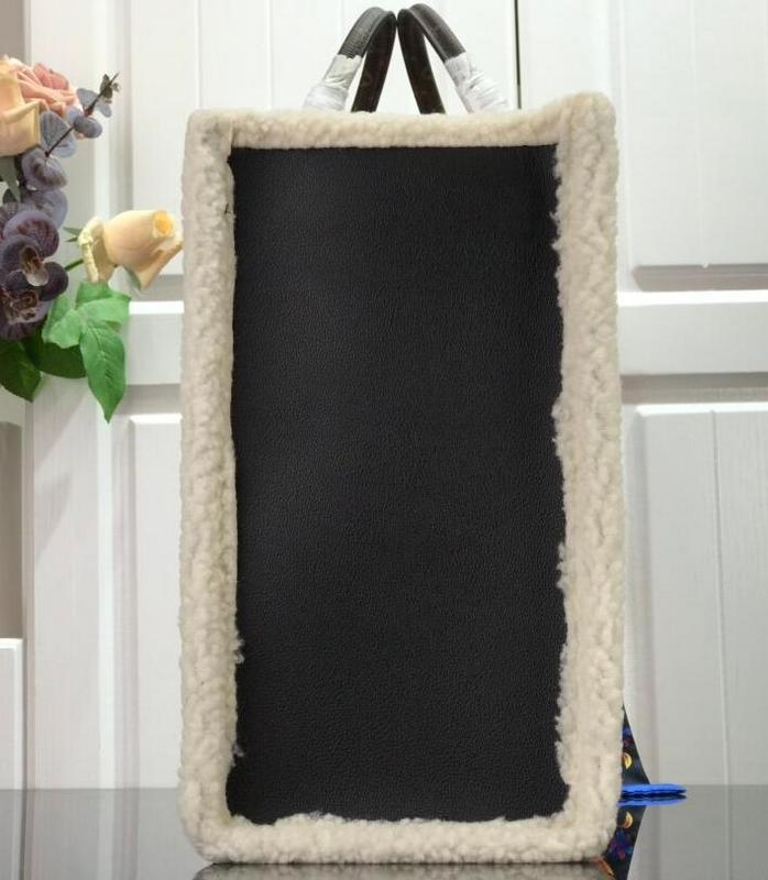 Luxe Touch Bags -   2739