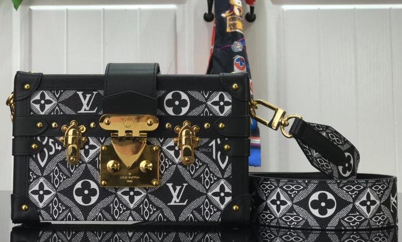 Luxe Touch Bags -   2729