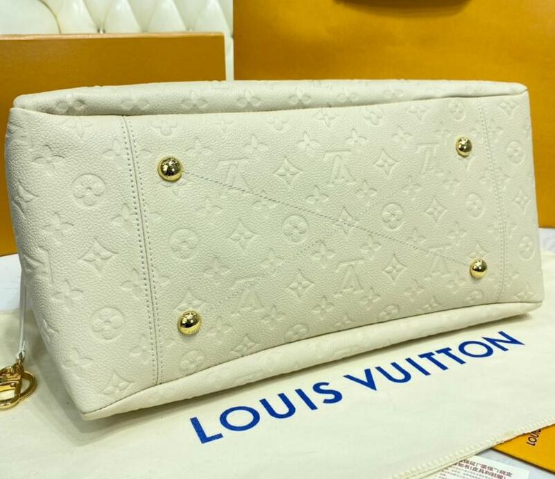 Luxe Touch Bags -   2464